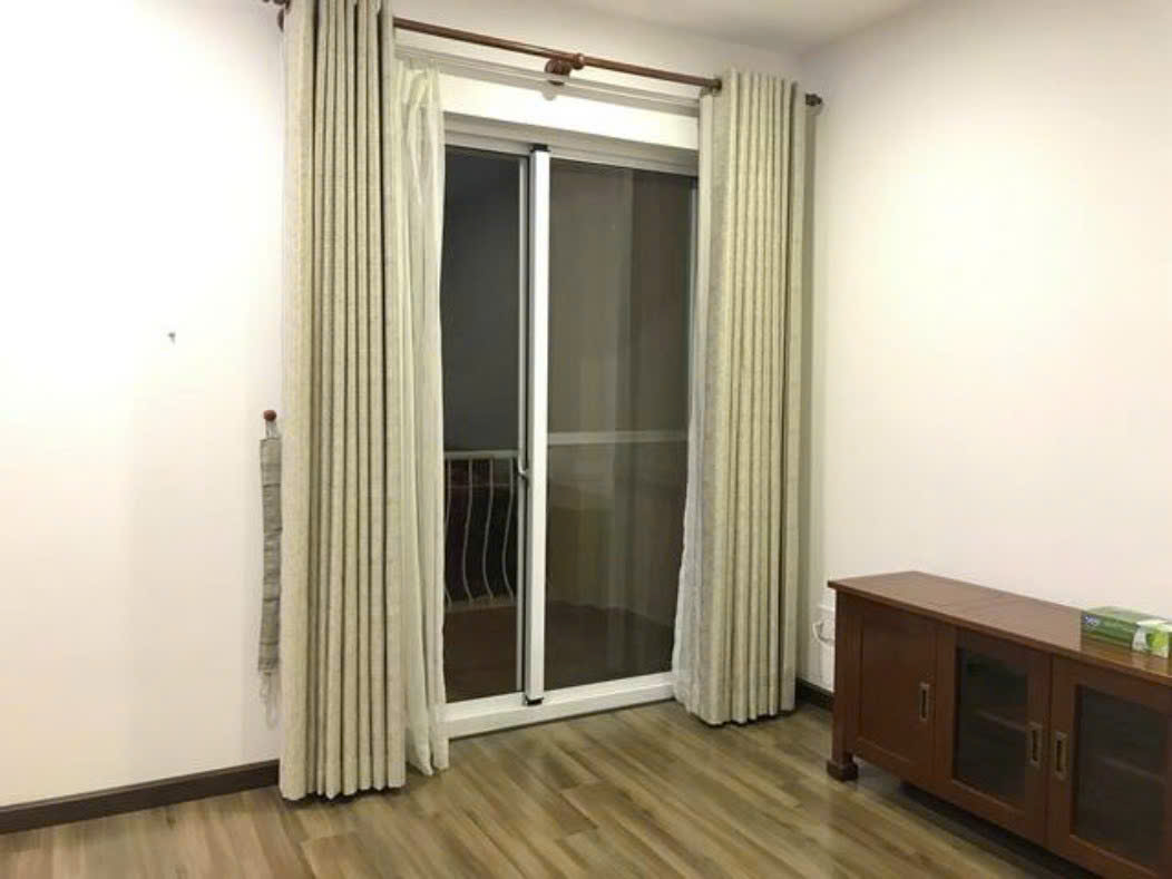 Bán biệt thự liên kế vườn Mỹ Thái, phú mỹ hưng, quận 7. Diện tích: 7x18m, trệt, 2 lầu , sân thượng. Thiết kế 4 phòng ngủ, nội thất đầy đủ, hướng Đông Bắc. Gía chỉ 31 tỷ. Qúy khách xem nhà liên hệ: hotline Ngọc Thư - 8243