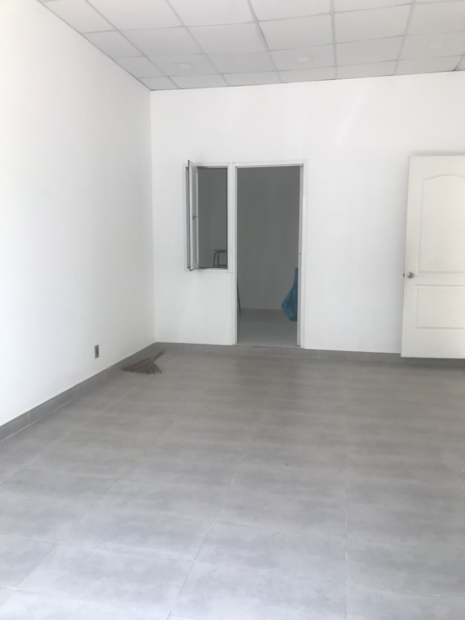 Cho thuê biệt thự góc tứ lập Mỹ Thái, phú mỹ hưng, quận 7. Diện tích: 300m, 5 phòng, bếp. Nội thất cơ bản, sân vườn. Gía chỉ 69 triệu/ tháng. Anh chị xem nhà liên hệ: hotline Ngọc Thư - 8247