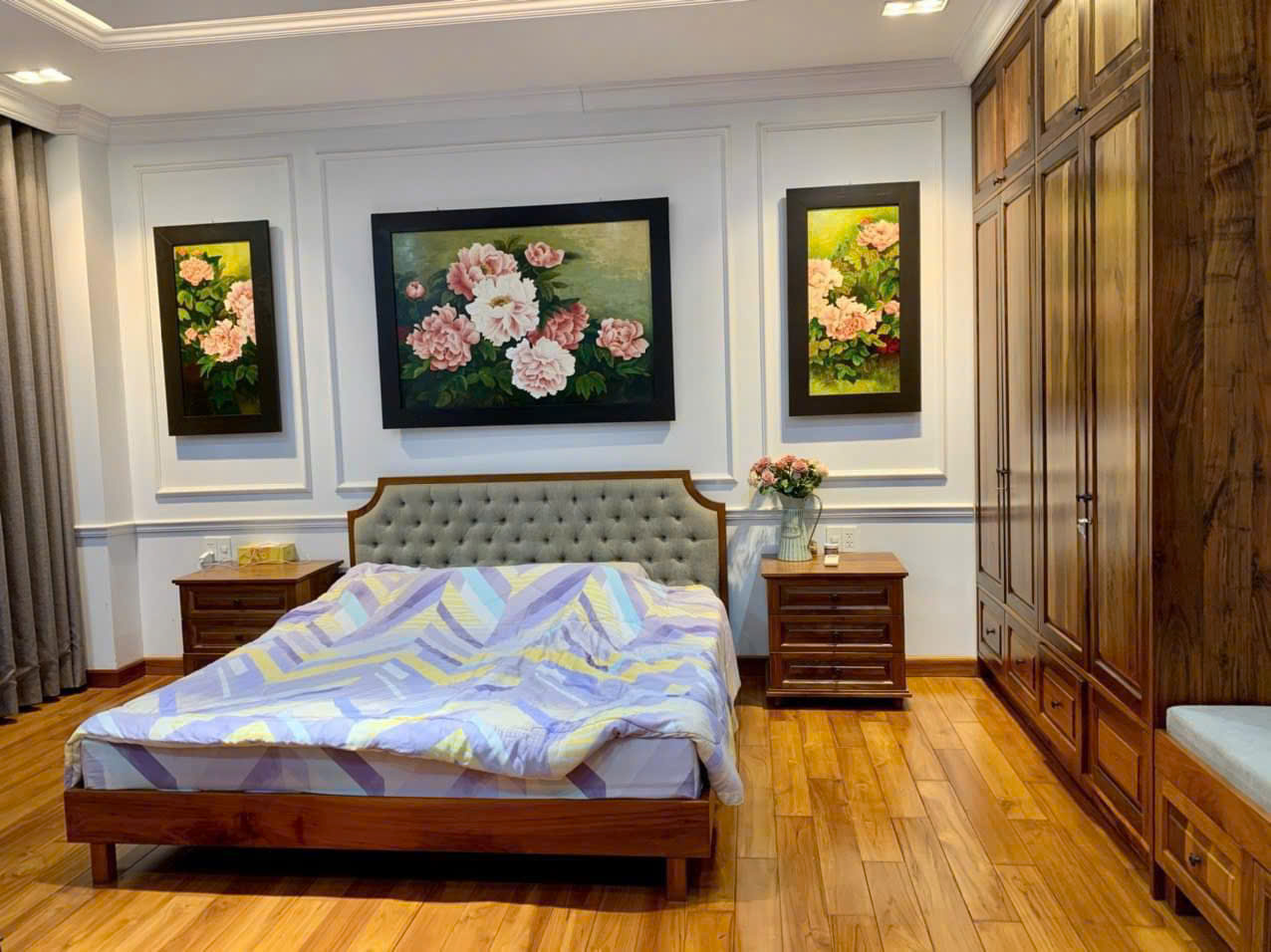 Cho thuê biệt thự Nam Viên, phú mỹ hưng, quận 7.  Diện tích: 7x18m, 3 phòng ngủ, 1 phòng làm việc.  Nội thất đầy đủ, cao câp,  Giá chỉ 55 triệu/ tháng.  Anh chị xem nhà liên hệ: hotline Ngọc Thư - 8263