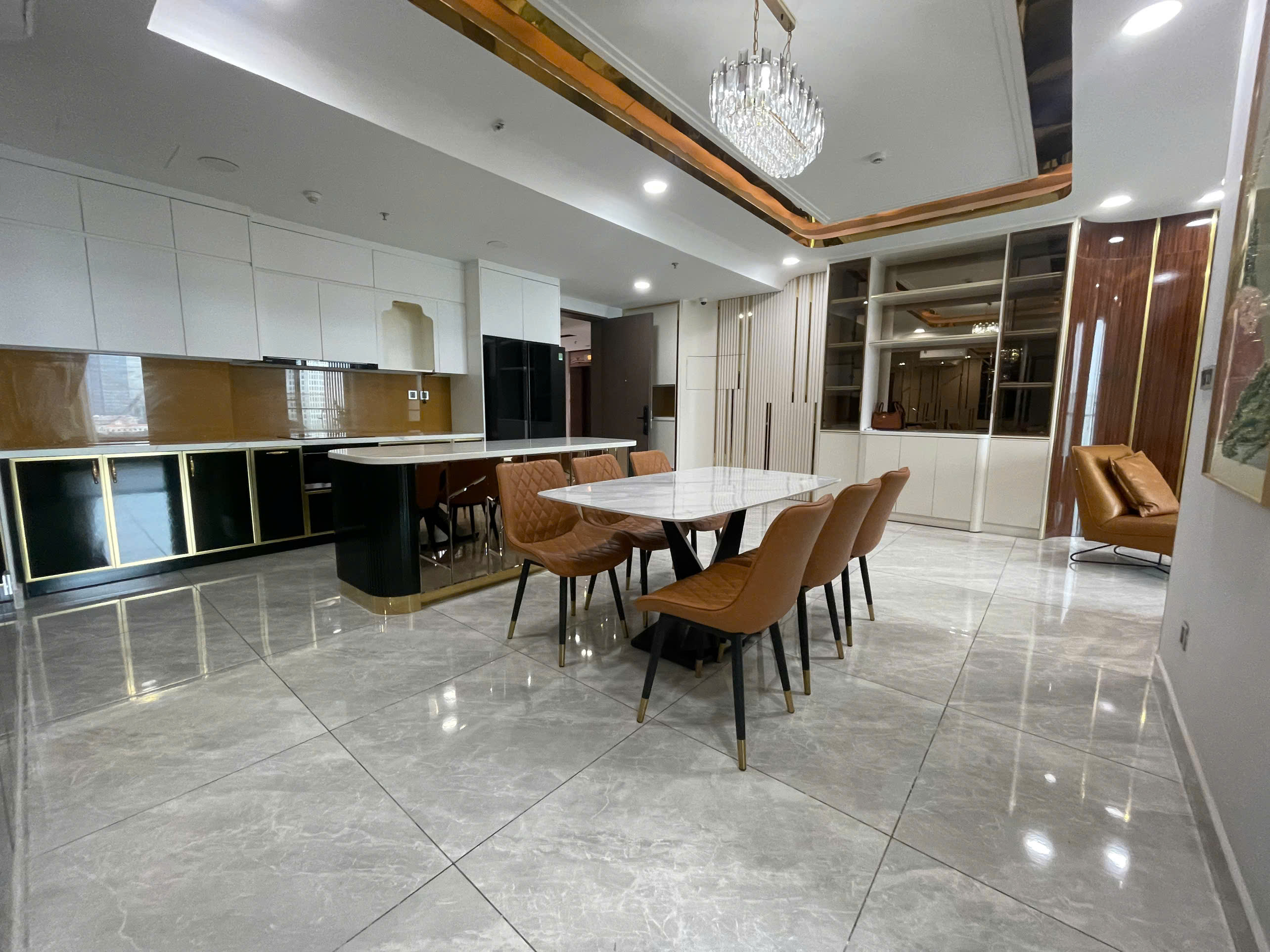 Cho thuê căn hộ Midtown The Peak, phú mỹ hưng, quận 7. Diện tích: 135m, 3 phòng ngủ, 2wc, nội thất cao cấp. Nhà trống ở ngay, giá chỉ 50 triệu/ tháng. Qúy khách xem nhà liên hệ: hotline Ngọc Thư ( zalo, viber) - 8320