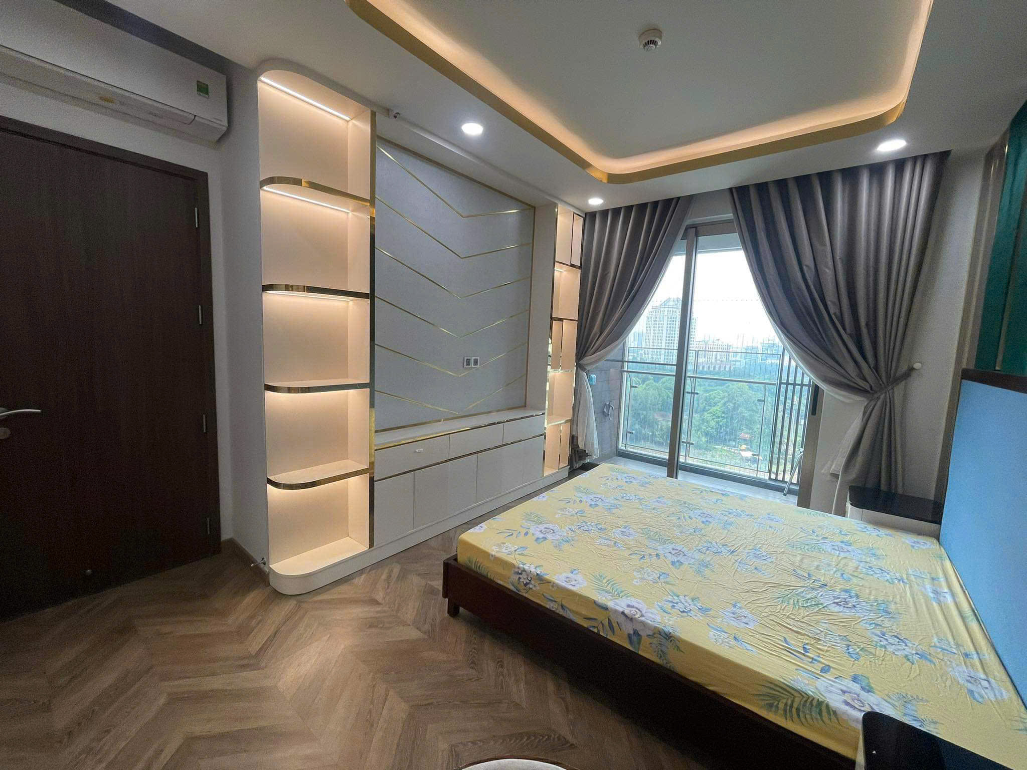 Cho thuê căn hộ Midtown The Peak, phú mỹ hưng, quận 7. Diện tích: 135m, 3 phòng ngủ, 2wc, nội thất cao cấp. Nhà trống ở ngay, giá chỉ 50 triệu/ tháng. Qúy khách xem nhà liên hệ: hotline Ngọc Thư ( zalo, viber) - 8317
