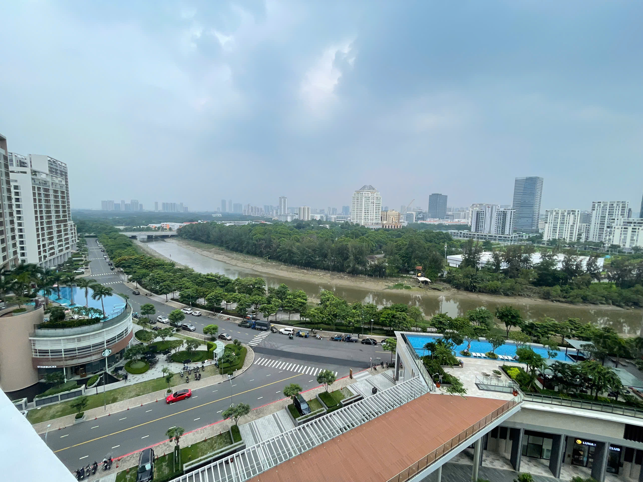Cho thuê căn hộ Midtown The Peak, phú mỹ hưng, quận 7. Diện tích: 135m, 3 phòng ngủ, 2wc, nội thất cao cấp. Nhà trống ở ngay, giá chỉ 50 triệu/ tháng. Qúy khách xem nhà liên hệ: hotline Ngọc Thư ( zalo, viber) - 8314