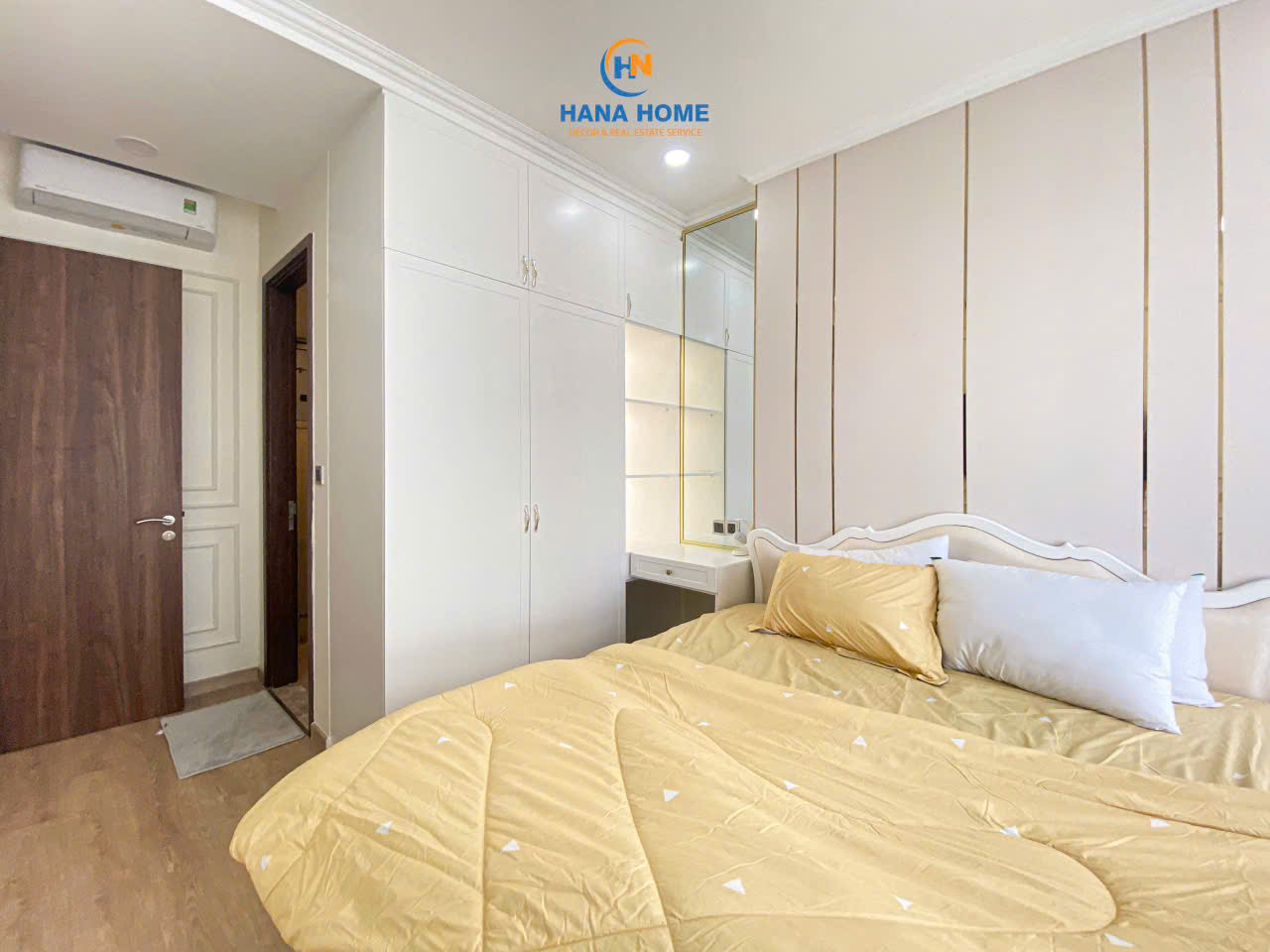 Cho thuê căn hộ Midtown The Synature, phú mỹ hưng, quận 7. Diện tích: 81m, 2 phòng ngủ, 2 wc. Nội thất cao cấp, sang trọng. Có chỗ đậu ô tô và xe máy, tầng cao, thoáng mát. Gía rẻ thị trường. Qúy khách xem nhà liên hệ: hotline Ngọc Thư ( zalo, viber) - 8346