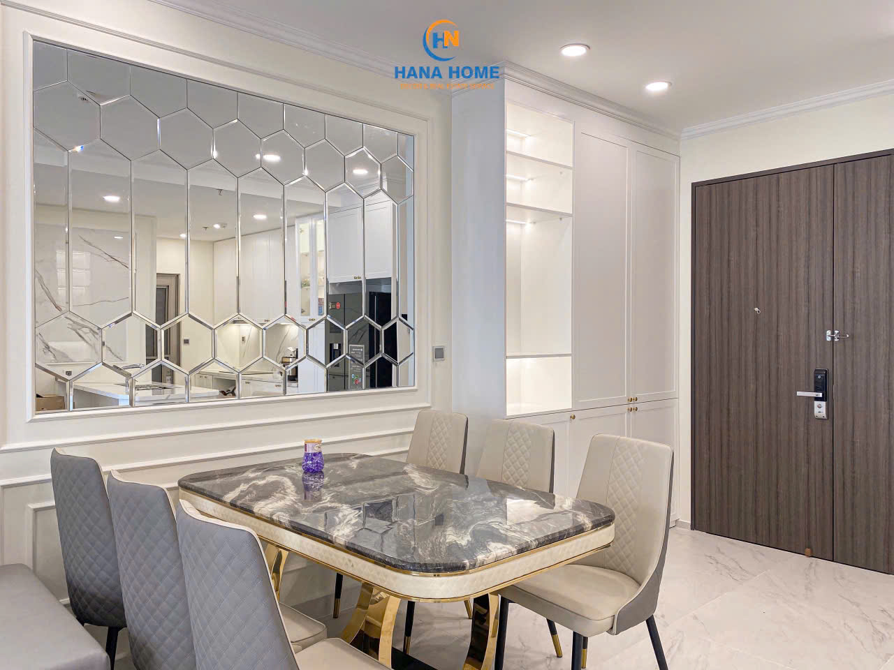 Cho thuê căn hộ Midtown The Synature, phú mỹ hưng, quận 7. Diện tích: 81m, 2 phòng ngủ, 2 wc. Nội thất cao cấp, sang trọng. Có chỗ đậu ô tô và xe máy, tầng cao, thoáng mát. Gía rẻ thị trường. Qúy khách xem nhà liên hệ: hotline Ngọc Thư ( zalo, viber) - 8341