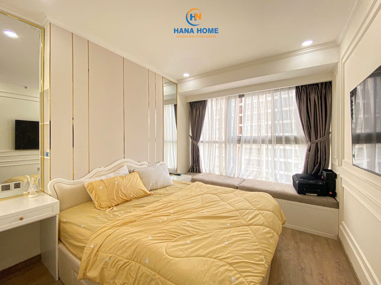 Cho thuê căn hộ Midtown The Synature, phú mỹ hưng, quận 7. Diện tích: 81m, 2 phòng ngủ, 2 wc. Nội thất cao cấp, sang trọng. Có chỗ đậu ô tô và xe máy, tầng cao, thoáng mát. Gía rẻ thị trường. Qúy khách xem nhà liên hệ: hotline Ngọc Thư ( zalo, viber) - 8345