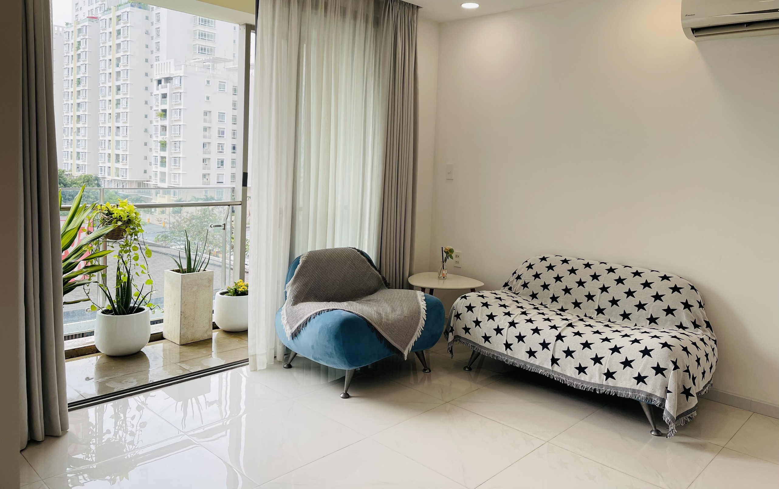 Cần bán căn hộ Hưng Phúc , phú mỹ hưng, quận 7. Diện tích: 79m, 2 phòng ngủ, nội thất đầy đủ, cao cấp. View biệt thự, sổ hồng công chứng ngay. Gía chỉ 6 tỷ . Anh chị xem nhà liên hệ: hotline Ngọc Thư ( zalo, viber) - 8394