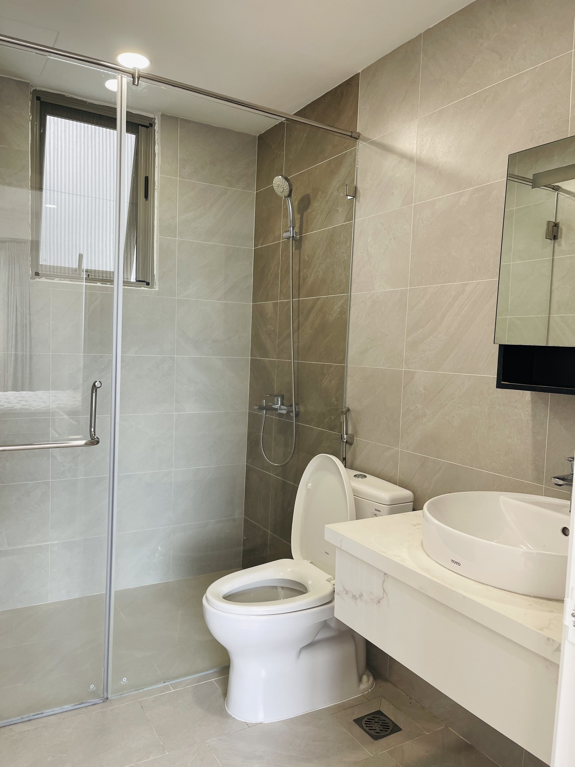Cần bán căn hộ Hưng Phúc , phú mỹ hưng, quận 7. Diện tích: 79m, 2 phòng ngủ, nội thất đầy đủ, cao cấp. View biệt thự, sổ hồng công chứng ngay. Gía chỉ 6 tỷ . Anh chị xem nhà liên hệ: hotline Ngọc Thư ( zalo, viber) - 8401