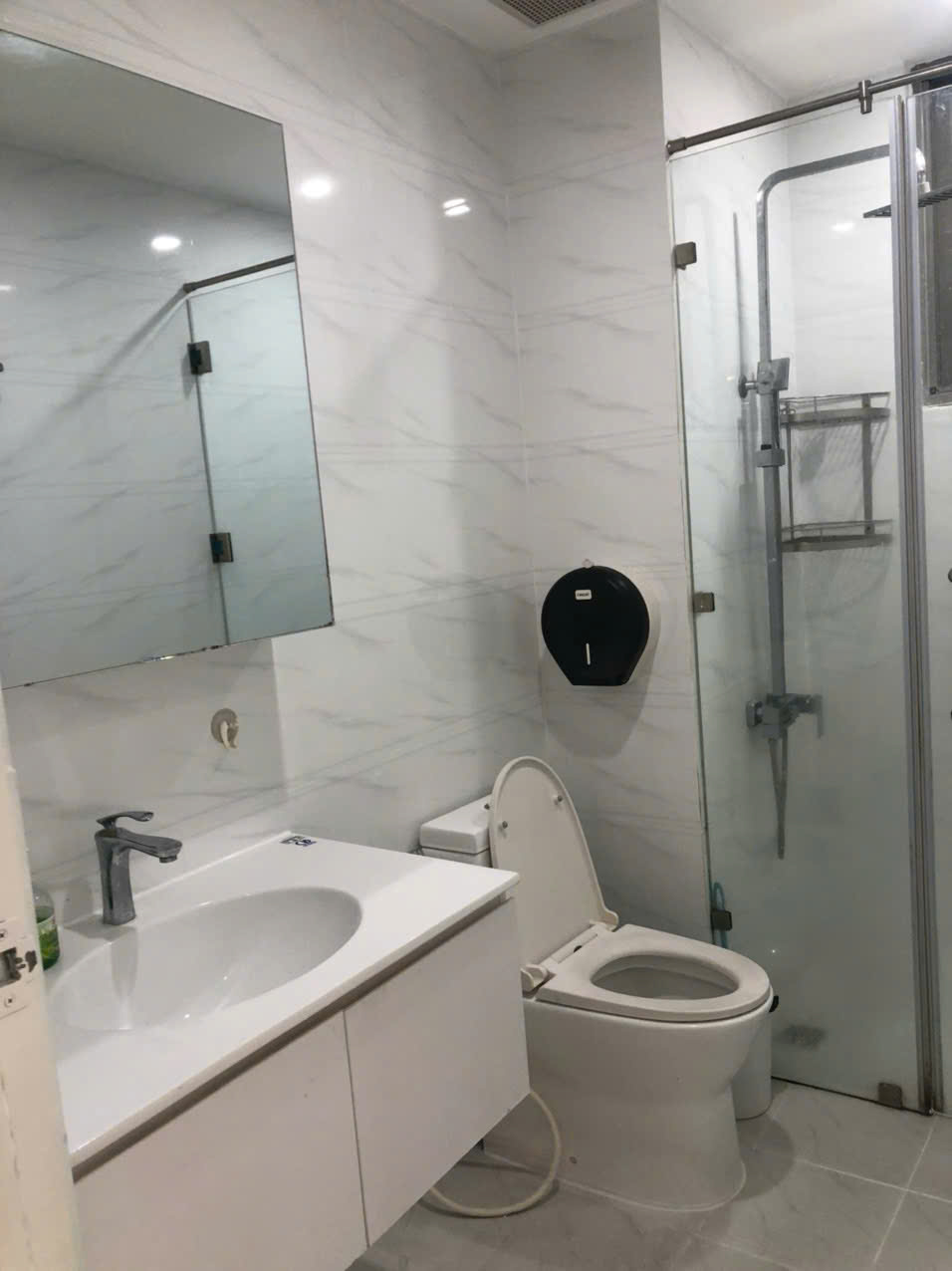 Bán căn hộ Hưng Phúc Residence, 98m, 3 phòng ngủ, 2wc. Nhà đang có hợp đồng cho thuê dài hạn, sổ hồng, cần bán nhanh giá 7,3 tỷ. LH: hotline Ngọc Thư xem nhà - 8496