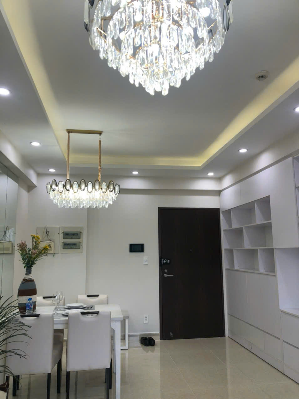 Bán căn hộ Hưng Phúc Residence, 98m, 3 phòng ngủ, 2wc. Nhà đang có hợp đồng cho thuê dài hạn, sổ hồng, cần bán nhanh giá 7,3 tỷ. LH: hotline Ngọc Thư xem nhà - 8495