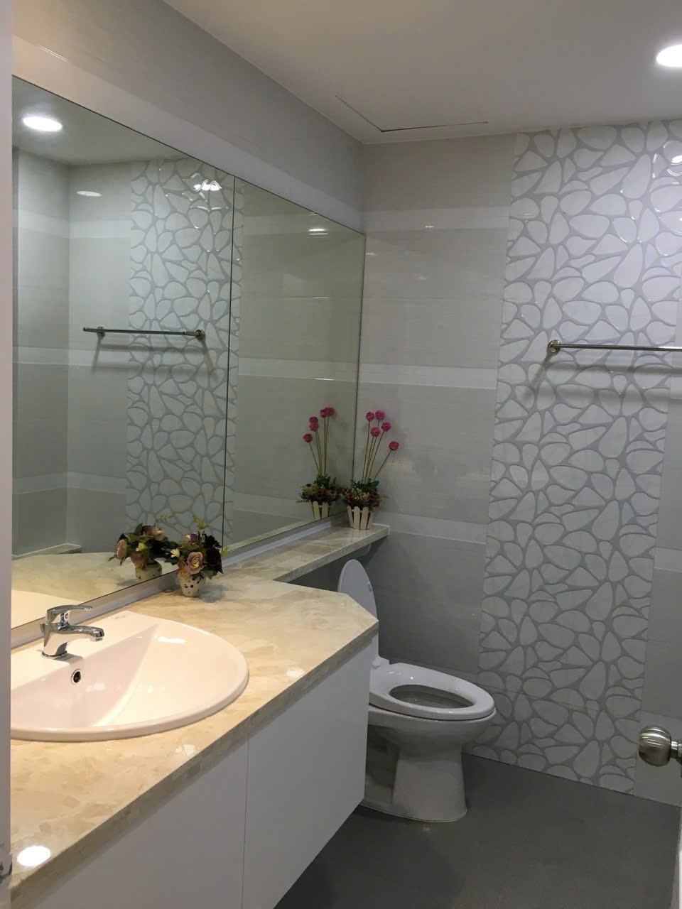 Cho thuê Happy Valley Phú Mỹ Hưng 135m2, Block H, vị trí đẹp lầu cao view sông, 3PN 2WC, nội thất cao cấp, giá chỉ có 1.500USD/THÁNG. LH: hotline Thanh Mỹ - 8505