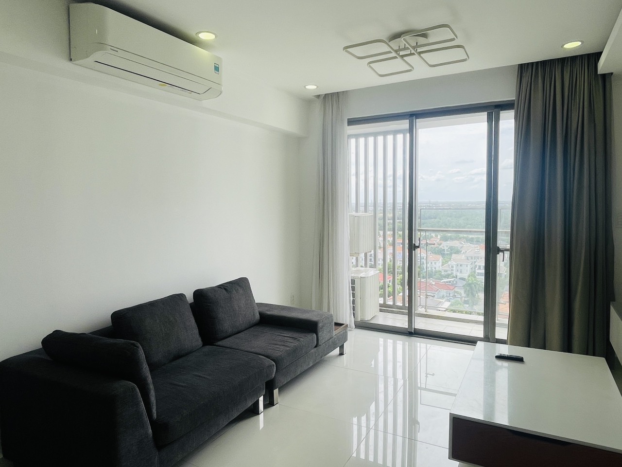 Cho thuê căn hộ Hưng Phúc Residence, phú mỹ hưng. Diện tích: 98m, 3 phòng ngủ, nội thất đầy đủ, đẹp.. Gía chỉ 23 triêu/ tháng. Qúy khách xem nhà liên hệ: hotline Ngọc Thư