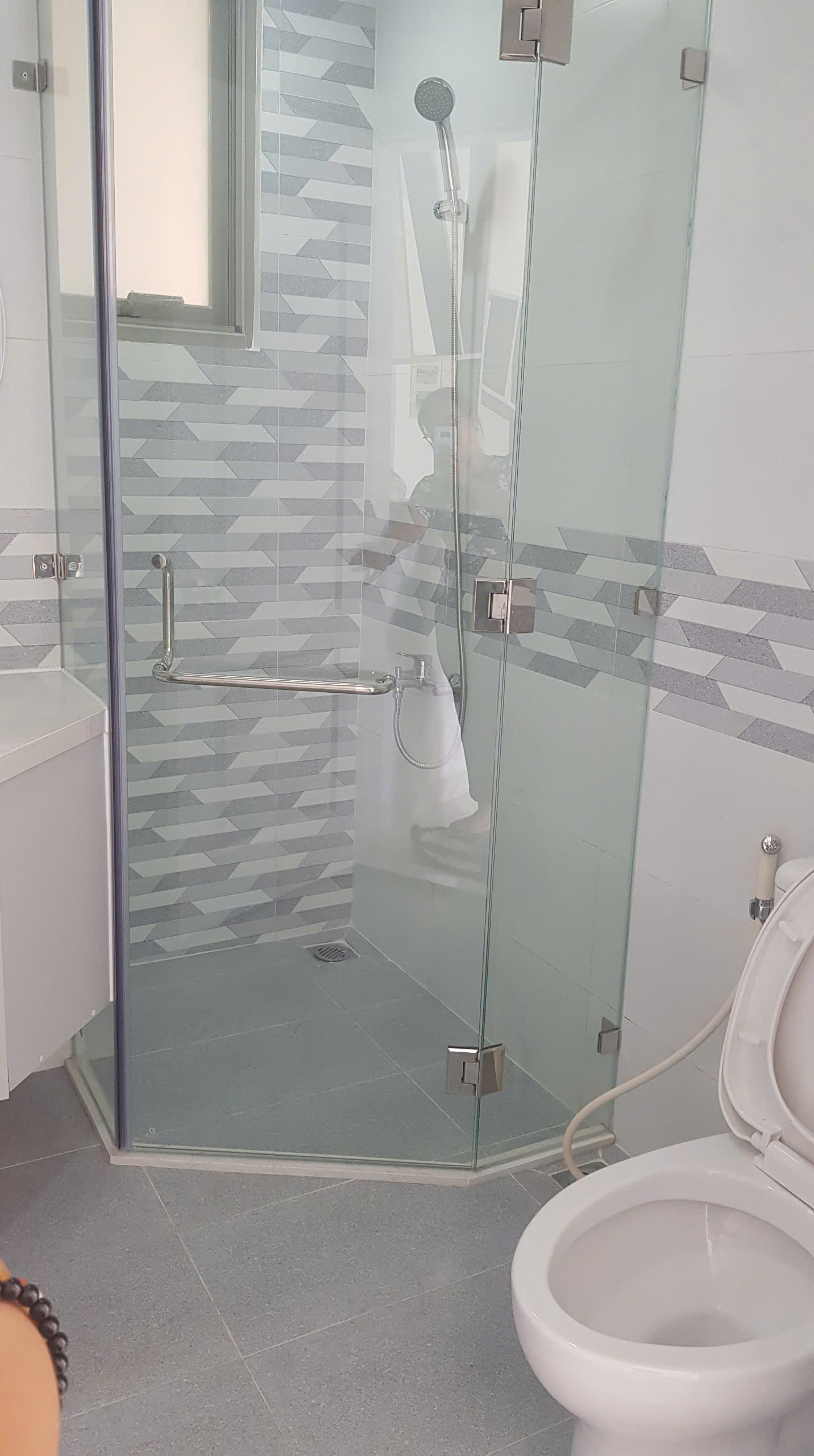 Cho thuê căn hộ Hưng Phúc Residence, phú mỹ hưng. Diện tích: 80m, 2 phòng ngủ, nội thất đầy đủ, đẹp.. Gía chỉ 15 triêu/ tháng. Qúy khách xem nhà liên hệ: hotline Ngọc Thư - 8527