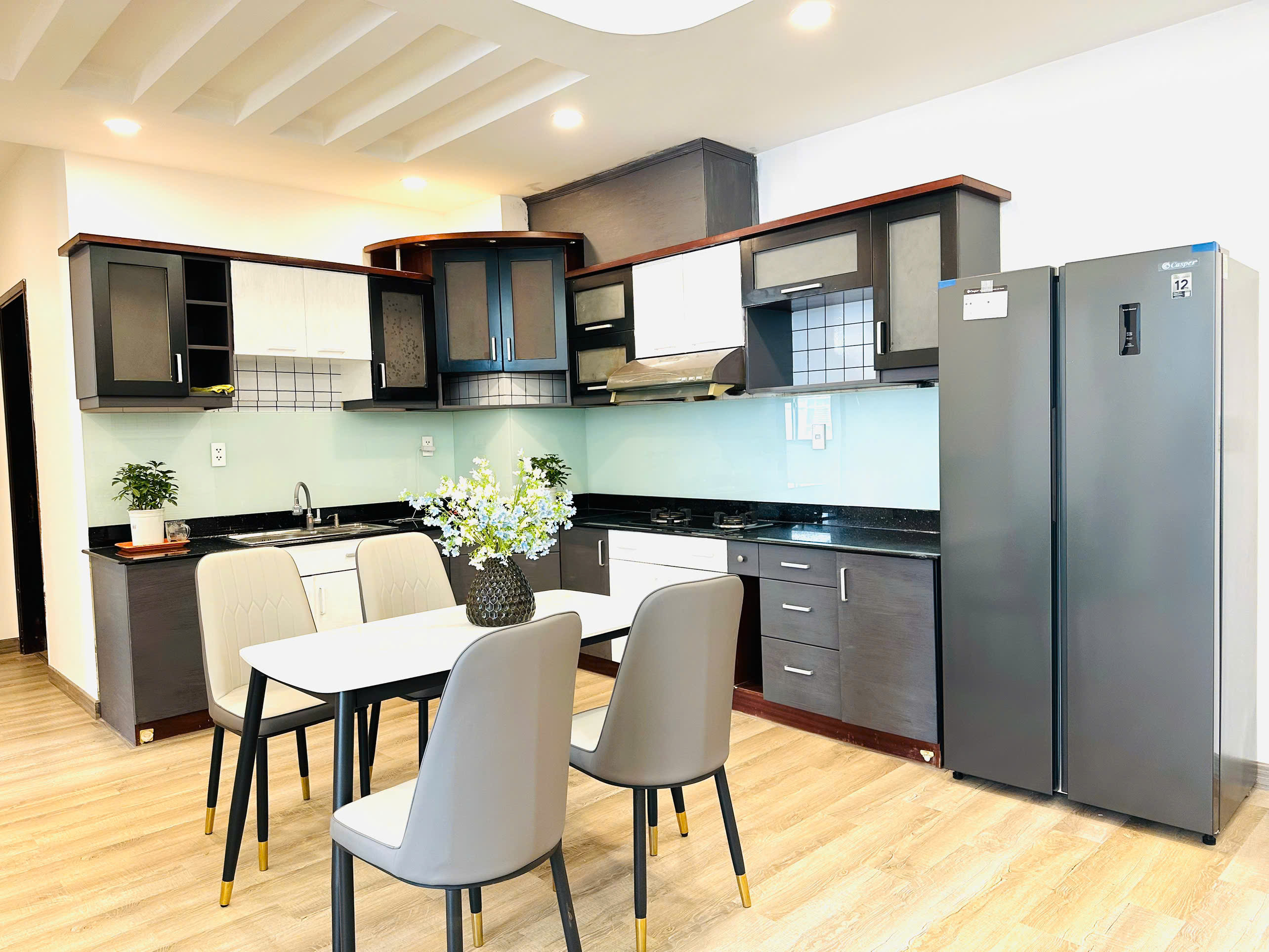 Cho thuê căn hộ 3PN tại Sky Garden, full nội thất hiện đại, 88m2, giá 22 triệu/tháng. LH: hotline (Em Nguyên)