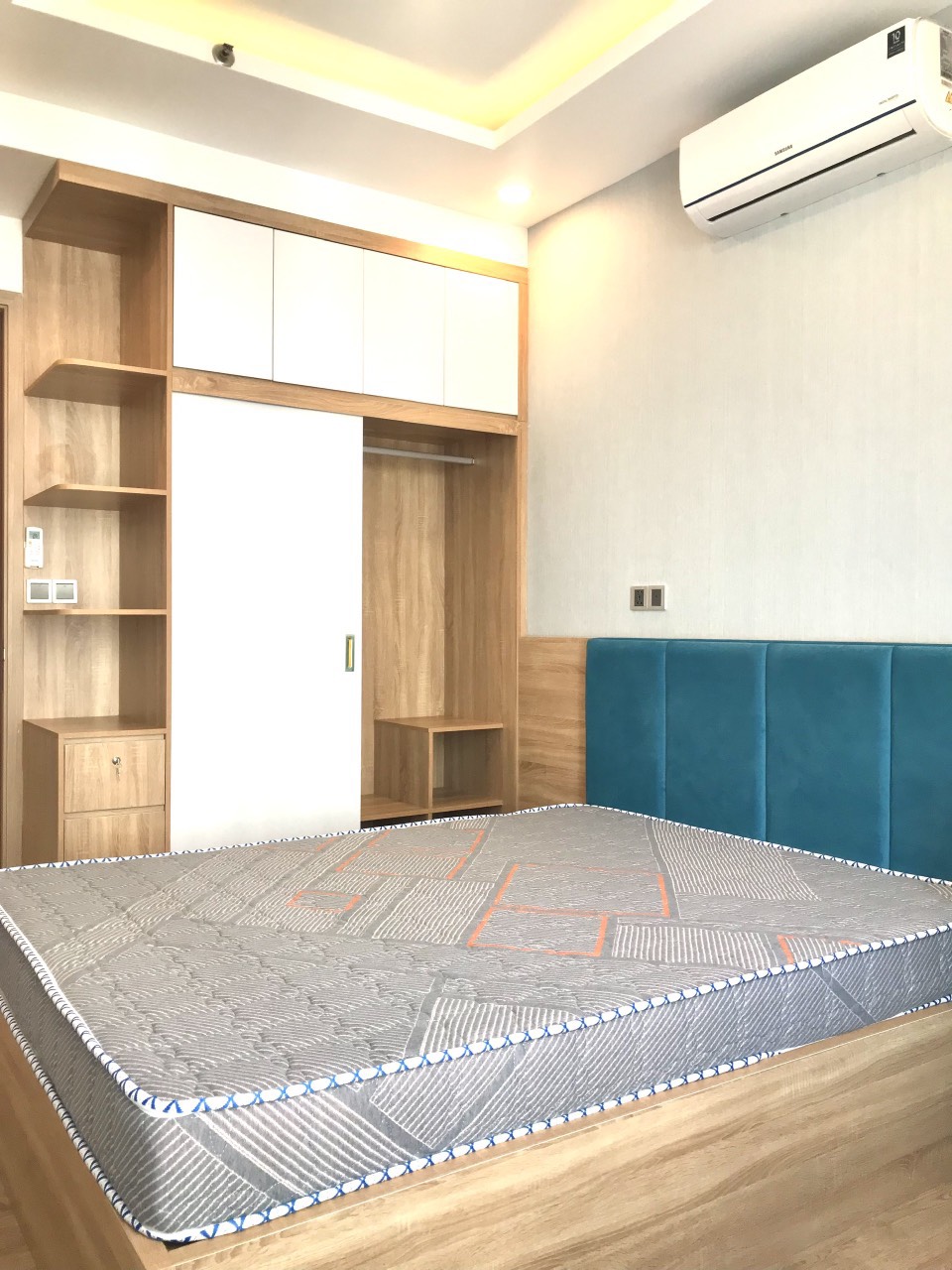 Cho thuê căn hộ cao cấp Midtown The Peak M8, Phú Mỹ Hưng. Diện tích: 115m, 3 phòng ngủ, nội thất cao cấp, ở ngay. Gía chỉ: 44tr/ tháng có ô xe hầm. Liên hê: hotline Ngọc Thư xem nhà - 8654
