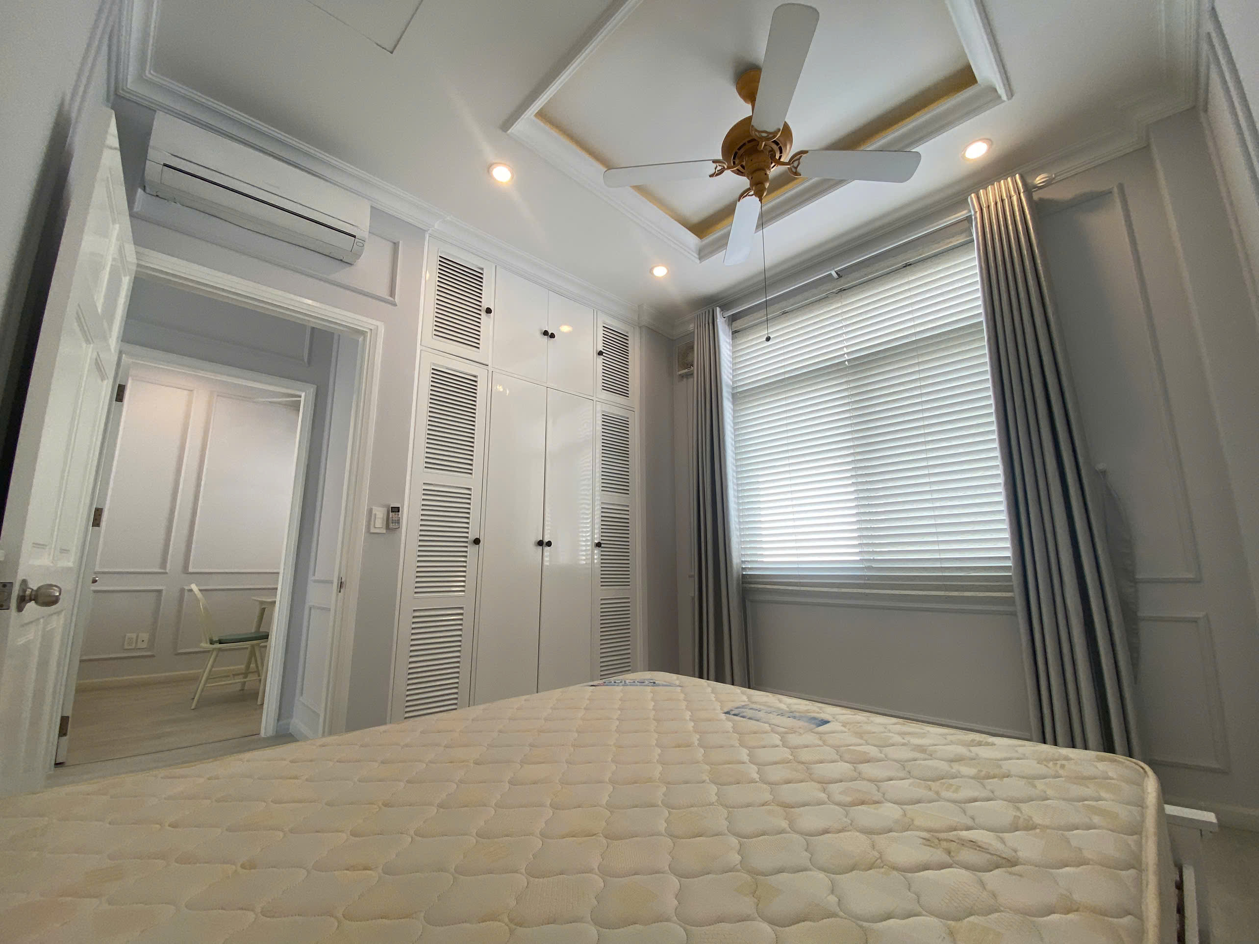 Bán biệt thự liên kế vườn Mỹ Thái , phú mỹ hưng, quận 7. Diện tích: 7x18m, căn kế góc mặt tiền thông thoáng. 3 phòng ngủ, 1 phòng làm việc. Nhà đẹp, ở ngay. Gía chỉ: 35 tỷ. Liên hệ: hotline Ngọc Thư xem nhà - 8668