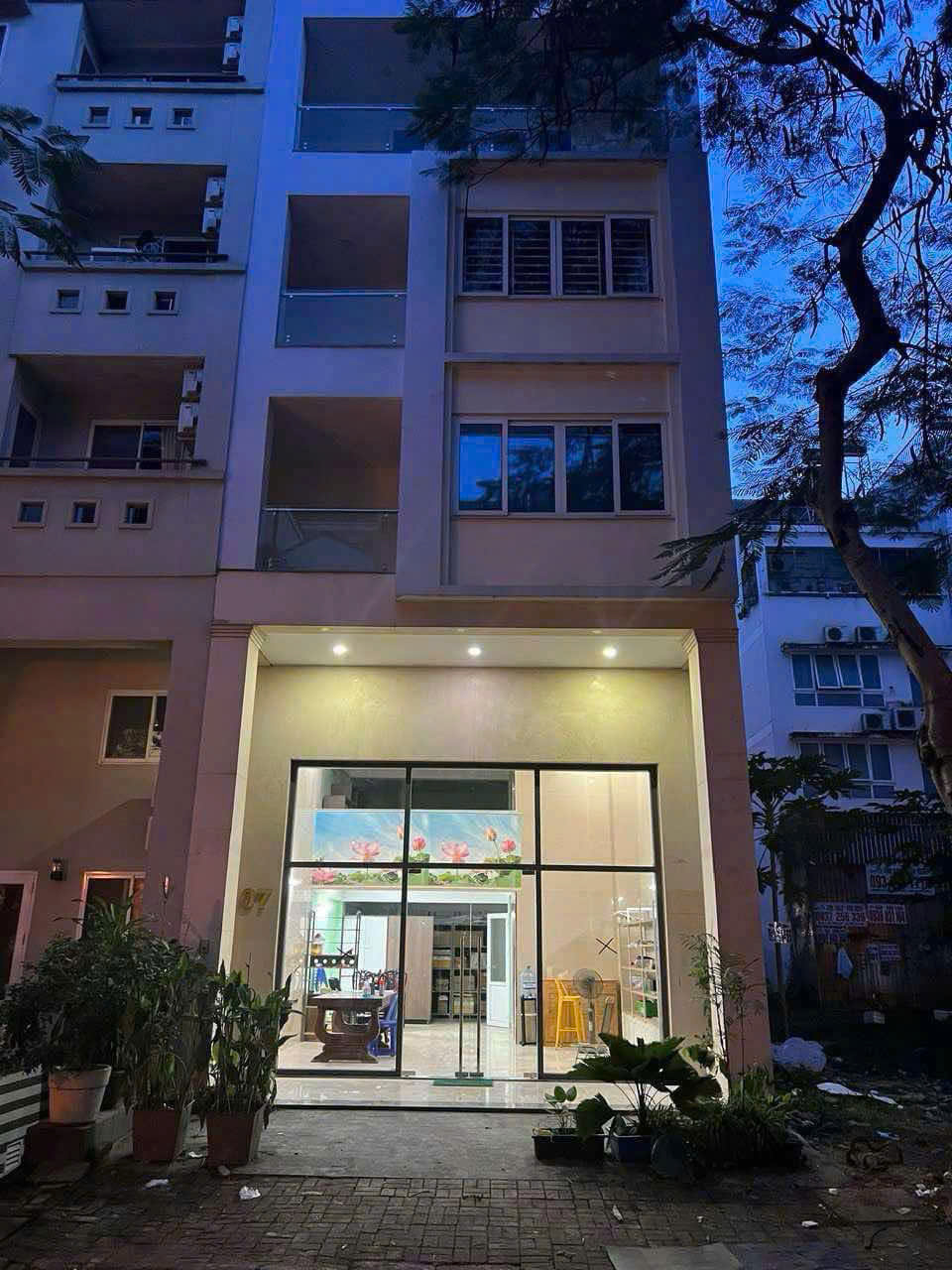 HOT NHẤT THỊ TRƯỜNG-NHÀ PHỐ HƯNG GIA 1 - 10 PHÒNG - CÓ THANG MÁY - Ở & KINH DOANH SIU ĐỈNH - SẴN HỢP ĐỒNG THUÊ CAO DÀI HẠN - CHỈ 29,X TỶ L/H E PHƯƠNG hotline
