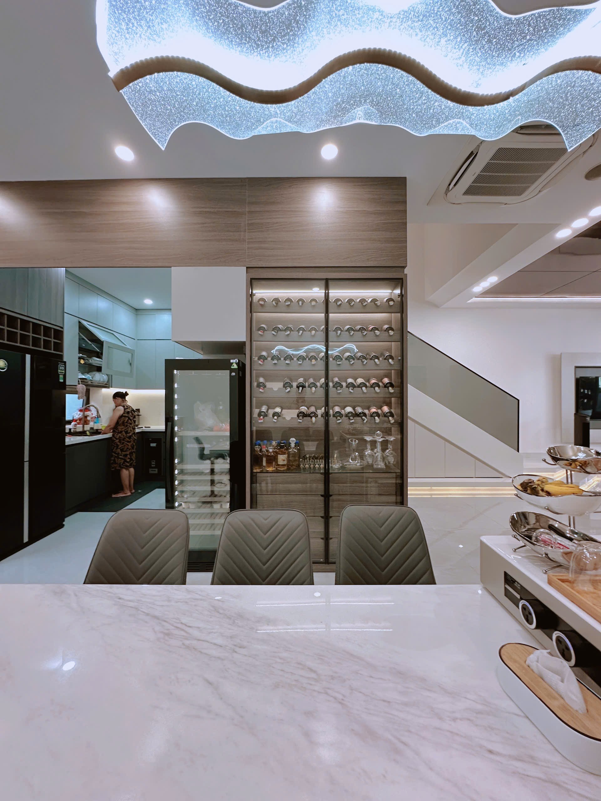 Bán biệt thự Phú Mỹ Hưng, Hưng Thái  2, 37,2 tỷ, 7m x 18m, 126m2, 4PN, 4WC, Nội thất cao cấp,hồ cá Koi.Liên hệ : hotline - Hoàng Văn Cường để biết thêm chi tiết. - 8724