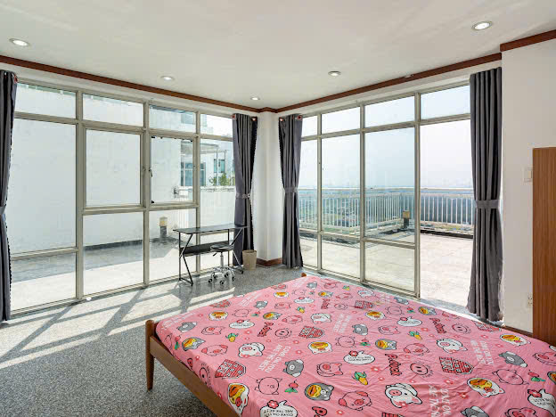 Bán nhanh penthouse Hoàng Anh Gold House, Nguyễn Hữu Thọ, Nhà Bè, 526m2, đang làm CHDV 12PN, 5WC. Giá chỉ 11 tỷ. LH: Tú Anh - 8790