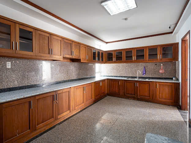 Bán nhanh penthouse Hoàng Anh Gold House, Nguyễn Hữu Thọ, Nhà Bè, 526m2, đang làm CHDV 12PN, 5WC. Giá chỉ 11 tỷ. LH: Tú Anh - 8785