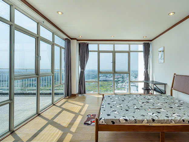 Bán nhanh penthouse Hoàng Anh Gold House, Nguyễn Hữu Thọ, Nhà Bè, 526m2, đang làm CHDV 12PN, 5WC. Giá chỉ 11 tỷ. LH: Tú Anh - 8789