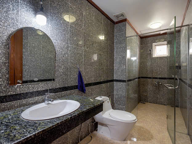 Bán nhanh penthouse Hoàng Anh Gold House, Nguyễn Hữu Thọ, Nhà Bè, 526m2, đang làm CHDV 12PN, 5WC. Giá chỉ 11 tỷ. LH: Tú Anh - 8786