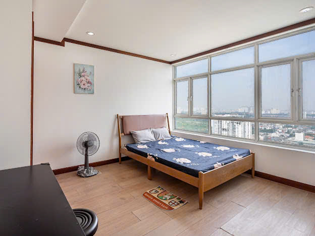 Bán nhanh penthouse Hoàng Anh Gold House, Nguyễn Hữu Thọ, Nhà Bè, 526m2, đang làm CHDV 12PN, 5WC. Giá chỉ 11 tỷ. LH: Tú Anh - 8788