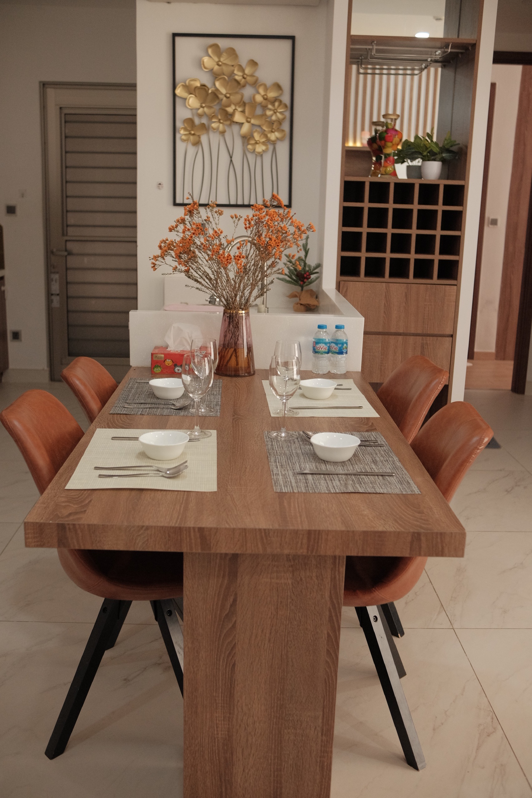 Cho thuê căn hộ Midtown, phú mỹ hưng, quận 7. Diện tích: 80m, 2 phòng ngủ, 2wc. Nội thất đầy đủ, ô xe hầm. Gía chỉ: 25 triệu/ tháng. Qúy khách xem nhà liên hê: hotline Ngọc Thư