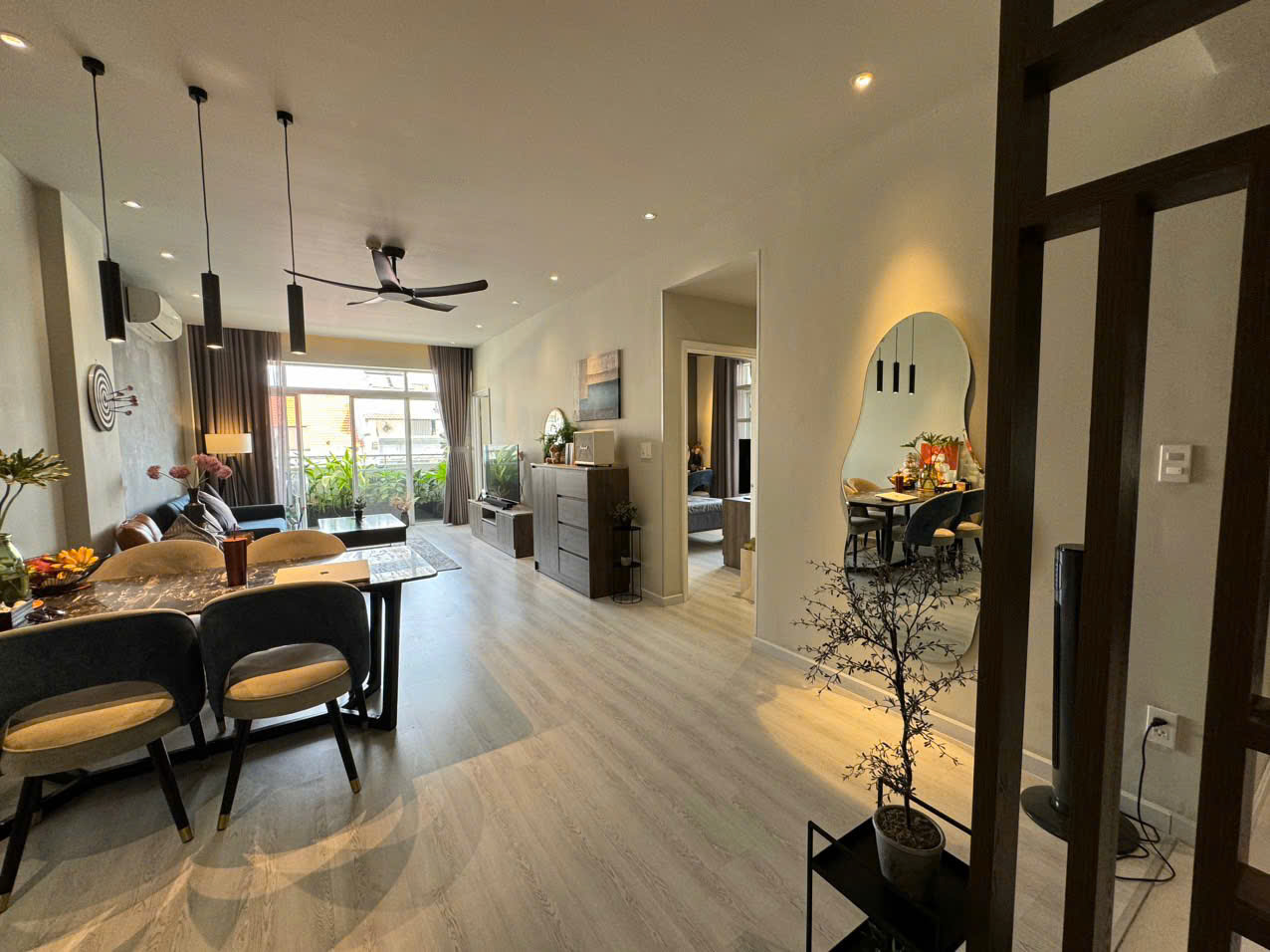 Bán căn hộ Mỹ Phúc, phú mỹ hưng, quận 7. Diện tích: 106m, 3 phòng ngủ, nội thất đầy đủ, đang cho thuê dài hạn. View đẹp, Sổ hồng, giá bán nhanh: 8,5 tỷ. Qúy khách xem nhà liên hệ: hotline Ngọc Thư - 8897