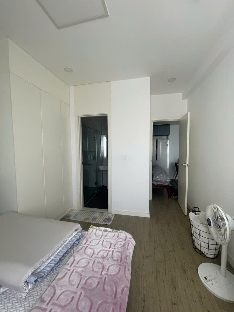 Bán căn hộ Hưng Phúc, phú mỹ hưng, quận 7. Diện tích: 79m, 2 phòng ngủ, nội thất đầy đủ, view biệt thự. Gía chỉ 7 tỷ, có ô đậu xe hầm. Qúy khách xem nhà liên hệ: hotline Ngọc Thư - 8903