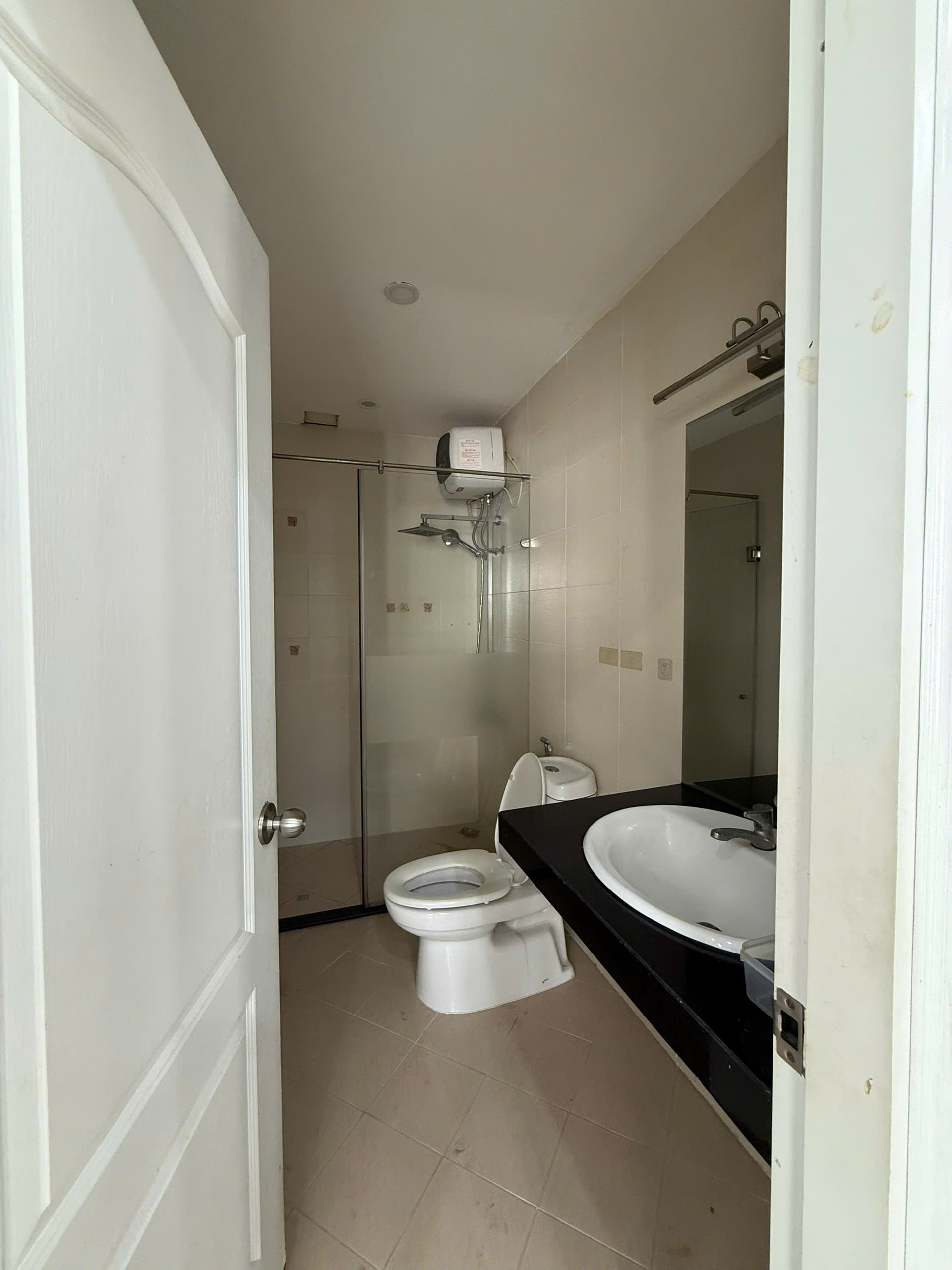 HOT! Bán rẻ căn hộ Cao Cấp Sky Garden 3, Phú Mỹ Hưng, 71m2, 2PN, 2WC. Nhà đẹp, Nội thất đầy đủ cao cấp. Liên hệ hotline (Đình Hải) - 8926