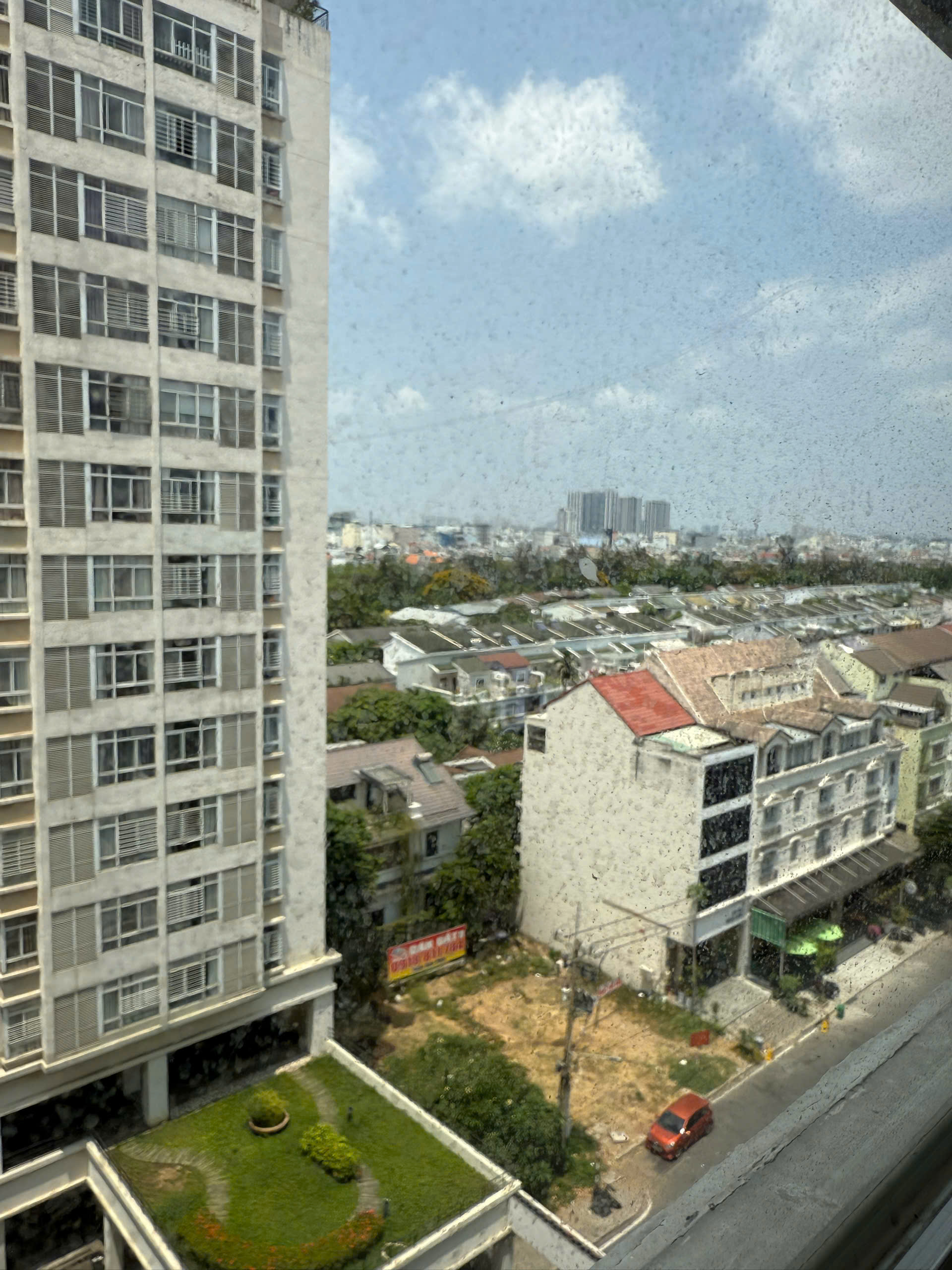 HOT! Bán rẻ căn hộ Cao Cấp Sky Garden 3, Phú Mỹ Hưng, 71m2, 2PN, 2WC. Nhà đẹp, Nội thất đầy đủ cao cấp. Liên hệ hotline (Đình Hải) - 8925