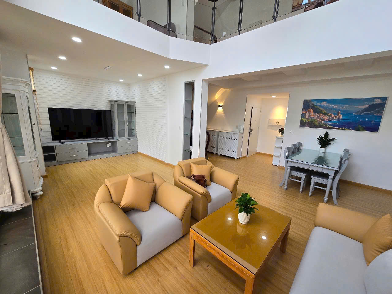 Cho thuê Penthouse Sky3, Phú Mỹ Hưng, 350m2, 2 sân rộng, 4PN, 3WC. Nhà mới, Nội thất nhập khẩu cao cấp. Liên hệ: hotline (Đình Hải) - 8939