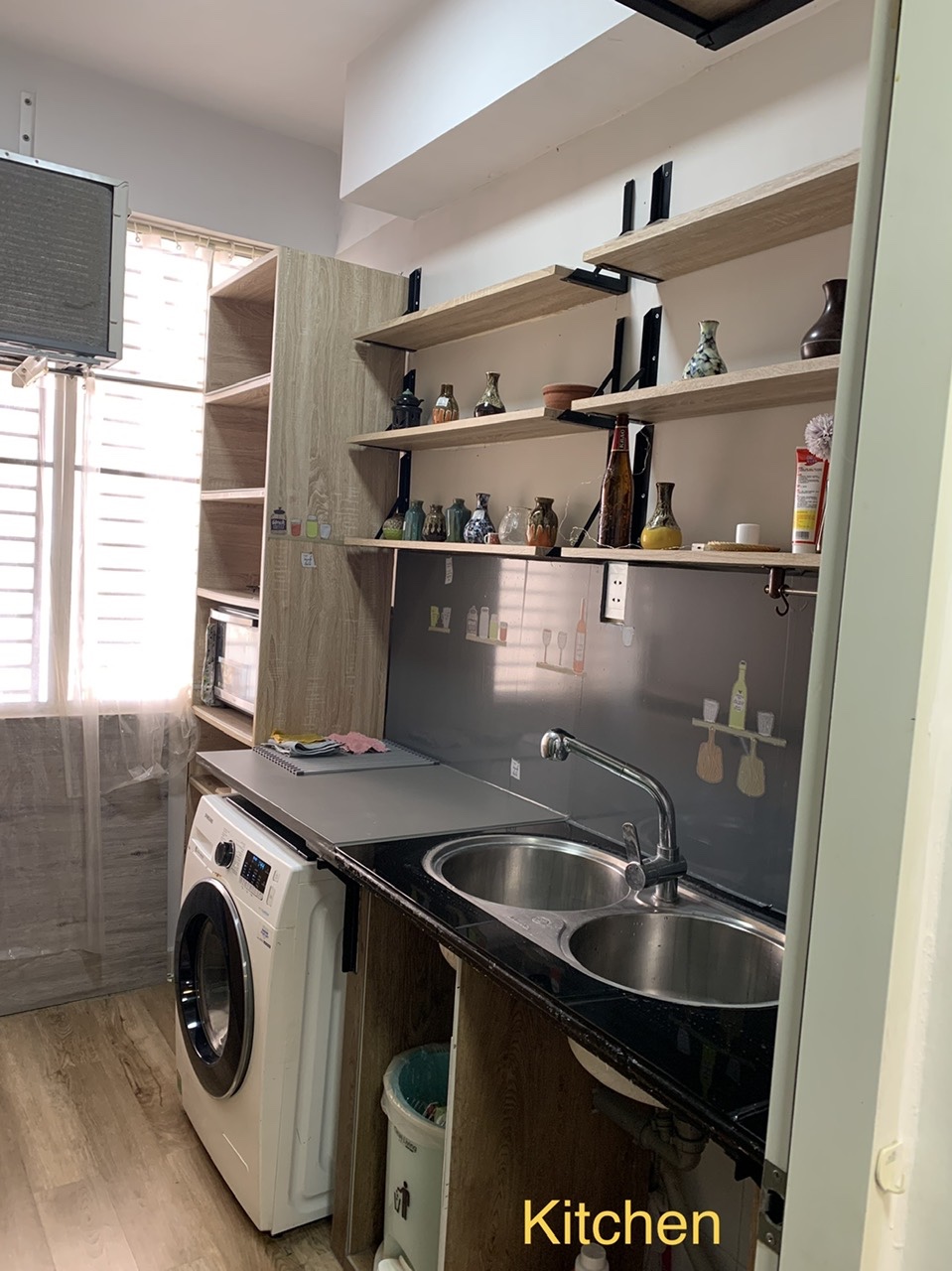 Cho thuê căn hộ Cảnh Viên , phú mỹ hưng, quận 7. Diện tích: 119m, 3 phòng ngủ, 2wc. Nội thất đầy đủ, nhà mới sơn sửa. Gía chỉ 30 triệu/ tháng. Anh chị xem nhà liên hệ: hotline Ngọc Thư - 9003