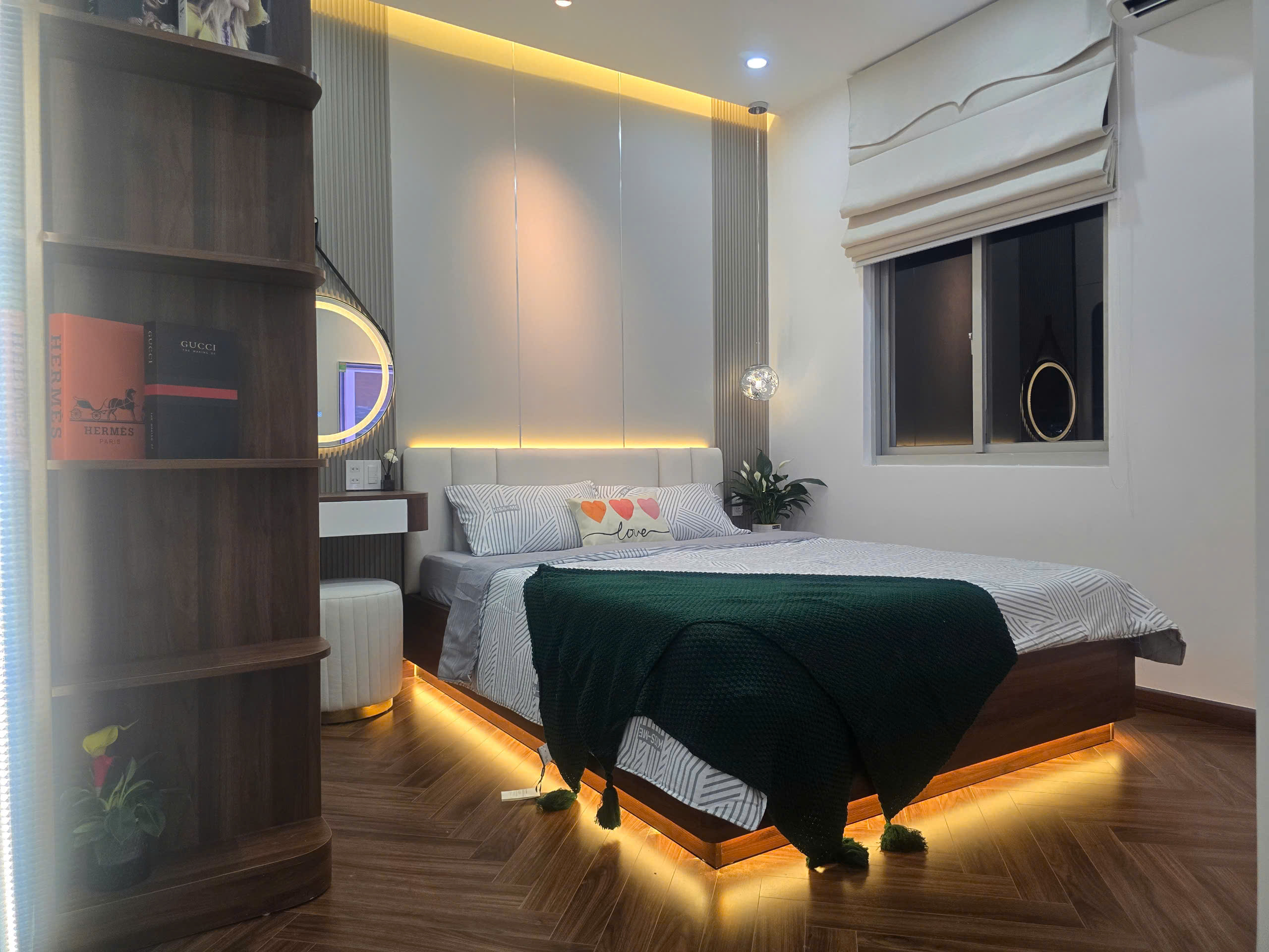 Bán căn hộ Cao Cấp Sky Garden 3, Phú Mỹ Hưng, Nhà mới 100%, Căn góc, Lầu cao, View đẹp, Nội thất nhập khẩu. Liên hệ: hotline (Đình Hải) - 9056