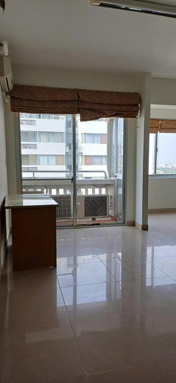 Bán căn hộ Mỹ Khánh 4B, trục đường Nguyễn Đức Cảnh, pmh. Diện tích: 114m, 3 phòng ngủ, 2wc. View hồ bơi, nội thất cơ bản, sổ hông. Gía chỉ: 7 tỷ 990. Qúy khách xem nhà liên hê: hotline Ngọc Thư - 9140