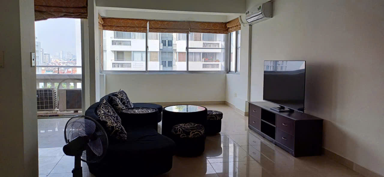 Bán căn hộ Mỹ Khánh 4B, trục đường Nguyễn Đức Cảnh, pmh. Diện tích: 114m, 3 phòng ngủ, 2wc. View hồ bơi, nội thất cơ bản, sổ hông. Gía chỉ: 7 tỷ 990. Qúy khách xem nhà liên hê: hotline Ngọc Thư - 9137