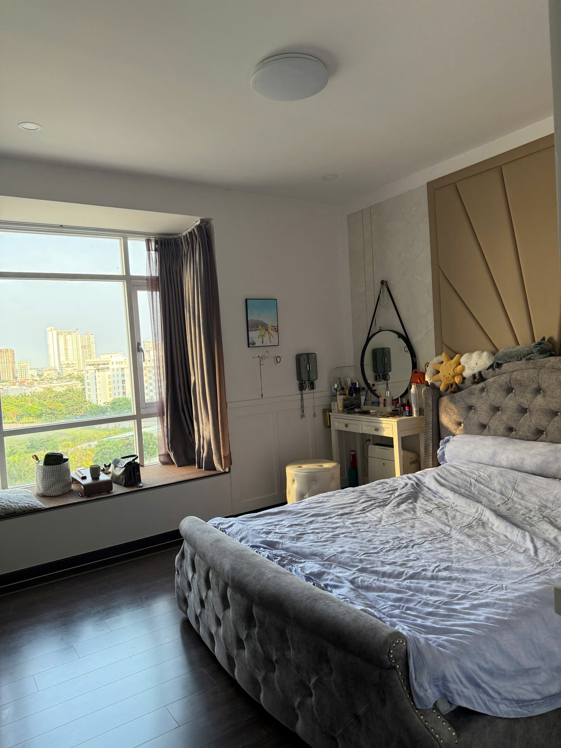 Bán căn hộ Riverside Residence , phú mỹ hưng, quận 7. Diện tích: 146m, 3 phòng ngủ, 2 wc. Nội thất cao cấp, nhà mới , căn hộ 2 ban công rộng. Gía thu về chỉ 12,3 tỷ . Qúy khách xem nhà liên hệ: hotline Ngọc Thư - 9225
