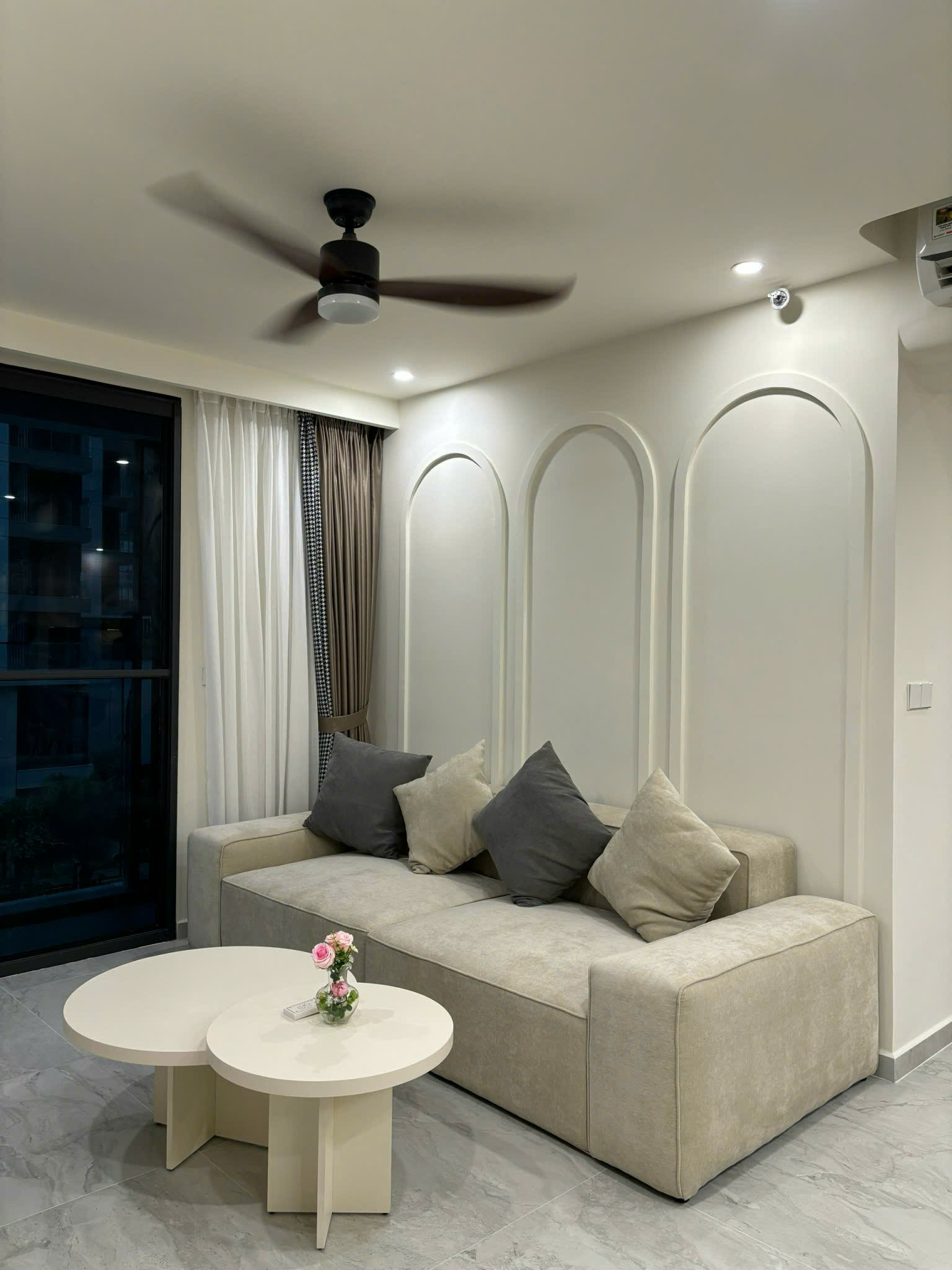 Bán nhanh căn hộ cao cấp Cardinal Court, phú mỹ hưng, quận 7. Diện tích: 110m, 3 phòng ngủ, 2wc. Nội thất mới, cao cấp. Gía chỉ: 12.8 tỷ , có ô xe hầm. Anh chị xem nhà liên hệ: hotline Ngọc Thư - 9369
