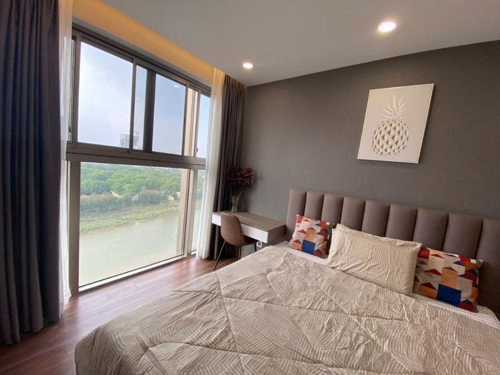 Cho thuê căn hộ Midtown, phú mỹ hưng, quận 7. 135M, 3 phòng ngủ, 3wc. Nội thất cao cấp, view sông. Ô xe tầng hầm, giá chỉ: 45tr/ tháng. Anh chị xem nhà liên hệ: hotline Ngọc Thư - 9531