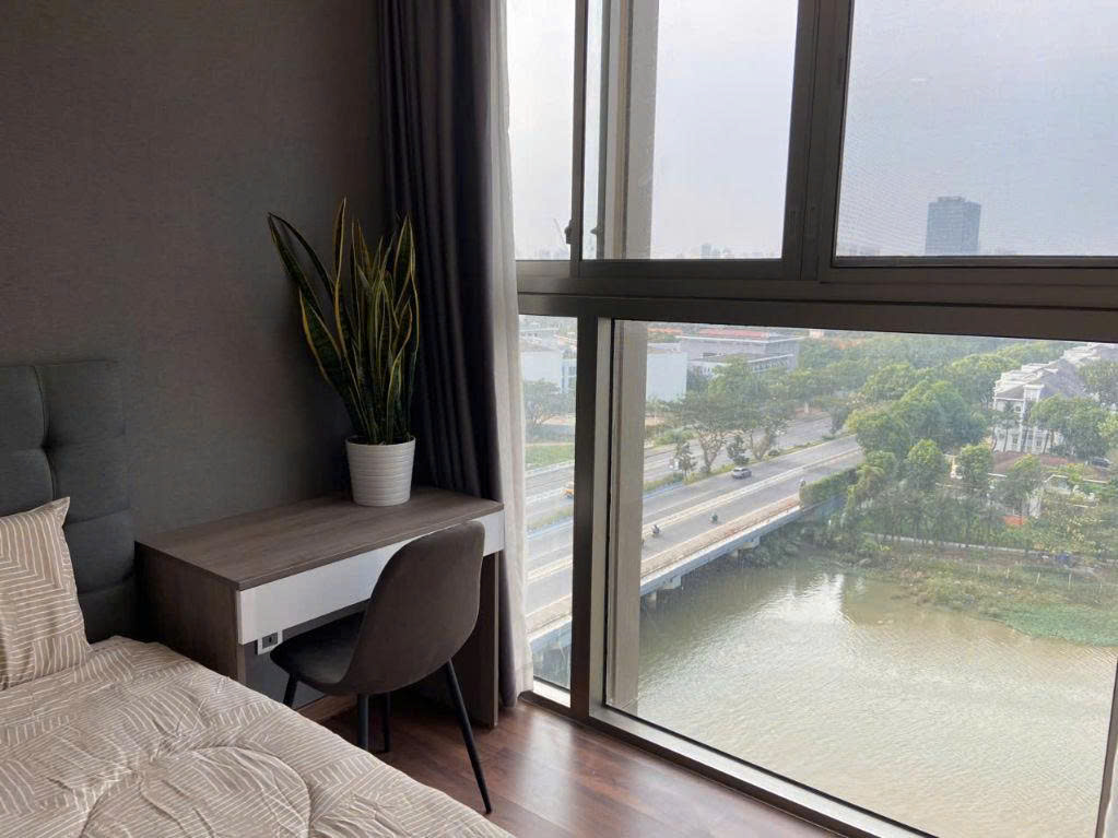 Cho thuê căn hộ Midtown, phú mỹ hưng, quận 7. 135M, 3 phòng ngủ, 3wc. Nội thất cao cấp, view sông. Ô xe tầng hầm, giá chỉ: 45tr/ tháng. Anh chị xem nhà liên hệ: hotline Ngọc Thư - 9533