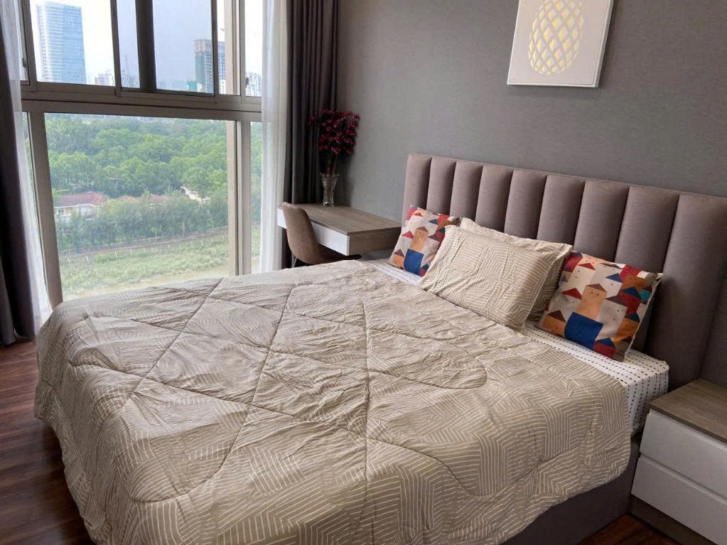 Cho thuê căn hộ Midtown, phú mỹ hưng, quận 7. 135M, 3 phòng ngủ, 3wc. Nội thất cao cấp, view sông. Ô xe tầng hầm, giá chỉ: 45tr/ tháng. Anh chị xem nhà liên hệ: hotline Ngọc Thư - 9534