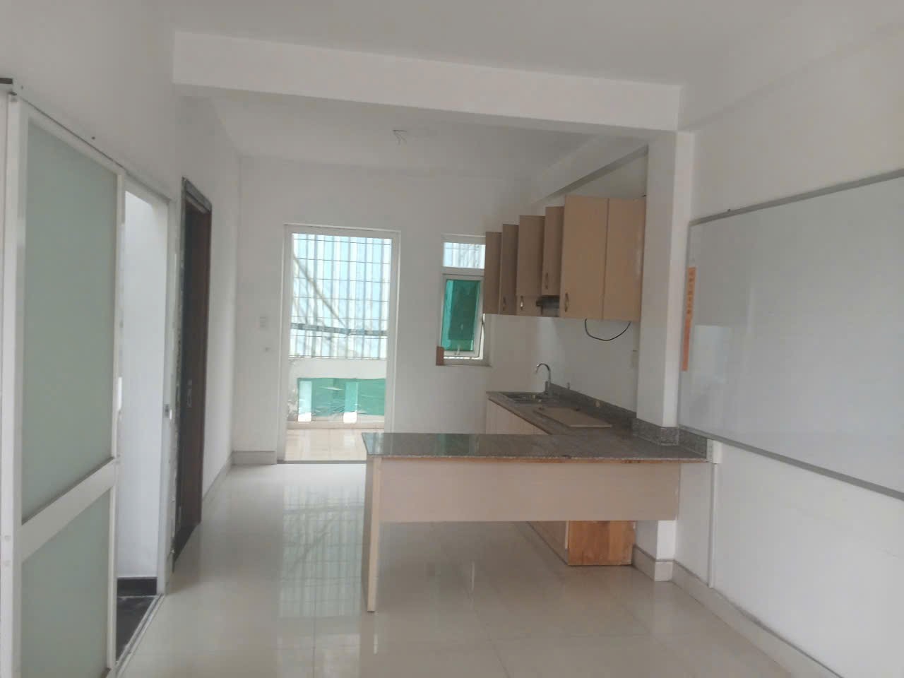 Cho thuê nhà phố  Phú Mỹ Hưng Q7. Giá 70triệu. DT: 111m2. TK: 6PN, 6WC. Liền kề Sky - 9565