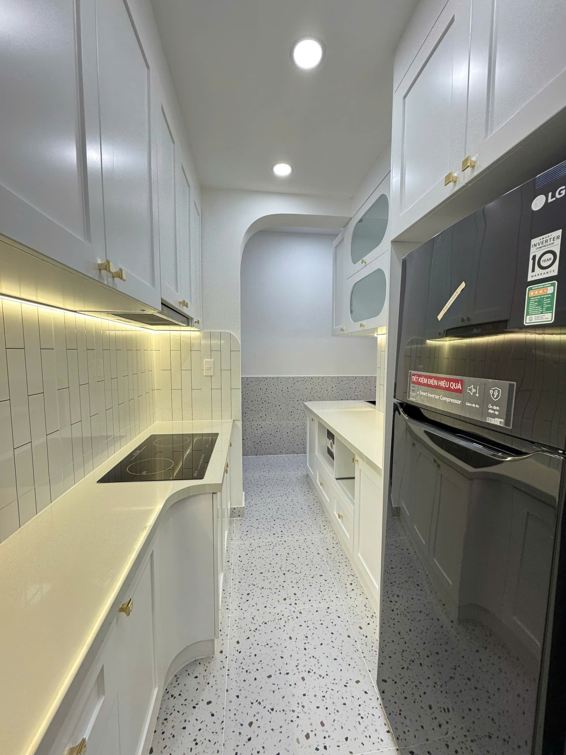 Cho thuê căn hộ cao cấp Midtown, phú mỹ hưng, quận 7. Diện tích: 90m, 2 phòng ngủ, nội thất cao cấp, giá chỉ 28 tr/ tháng, Có ô xe đậu miễn phí. Liên hệ: hotline Ngọc Thư - 9571