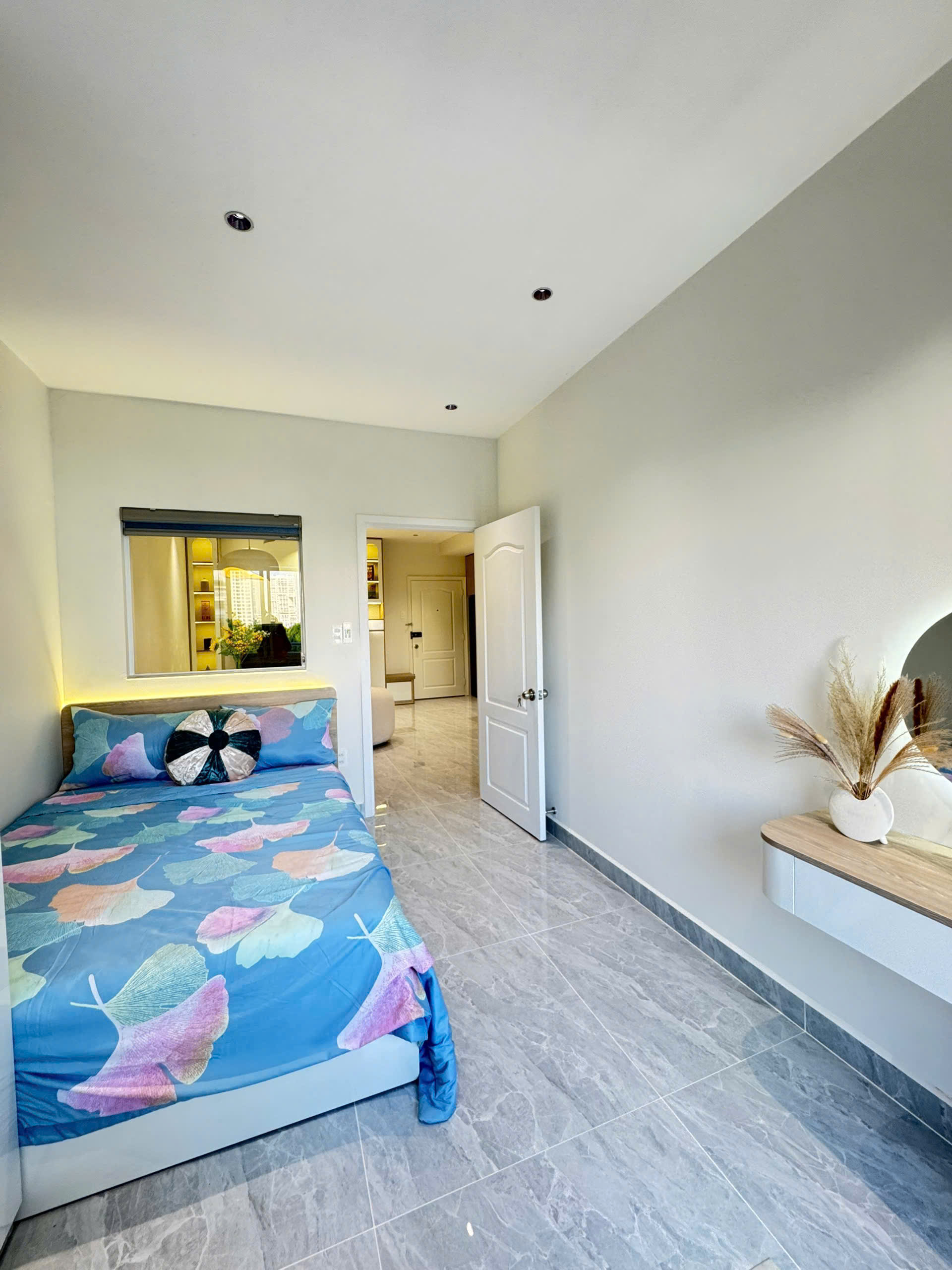 Bán căn hộ Hưng Vượng , phú mỹ hưng, quận 7. Diện tích: 60m, 2 phòng ngủ, 2wc. Nội thất đầy đủ, nhà mới đẹp, sổ hồng. Gía chỉ: 4 tỷ 460. Liên hê: hotline Ngọc Thư xem nhà - 9582