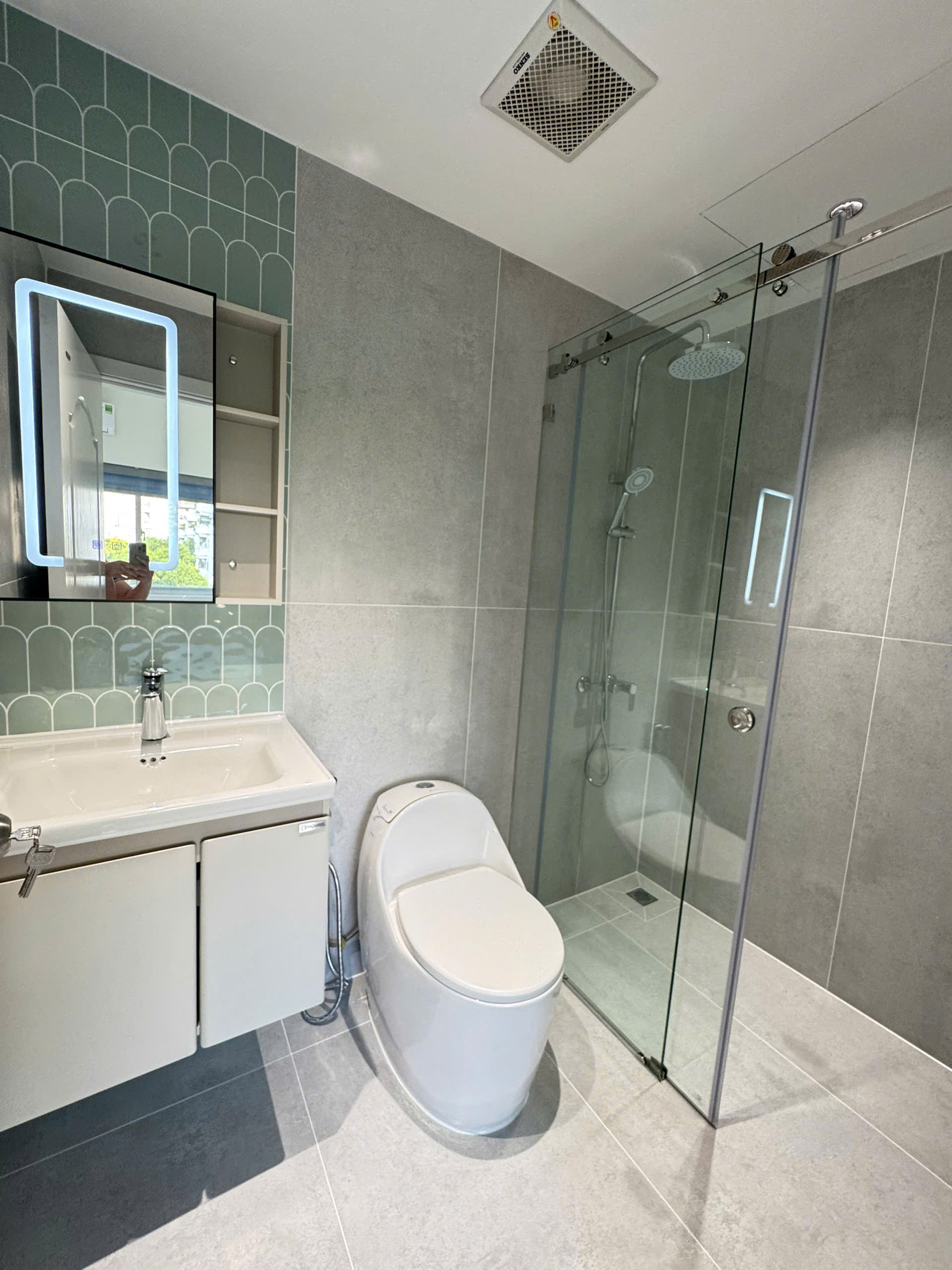Bán căn hộ Hưng Vượng , phú mỹ hưng, quận 7. Diện tích: 60m, 2 phòng ngủ, 2wc. Nội thất đầy đủ, nhà mới đẹp, sổ hồng. Gía chỉ: 4 tỷ 460. Liên hê: hotline Ngọc Thư xem nhà - 9583