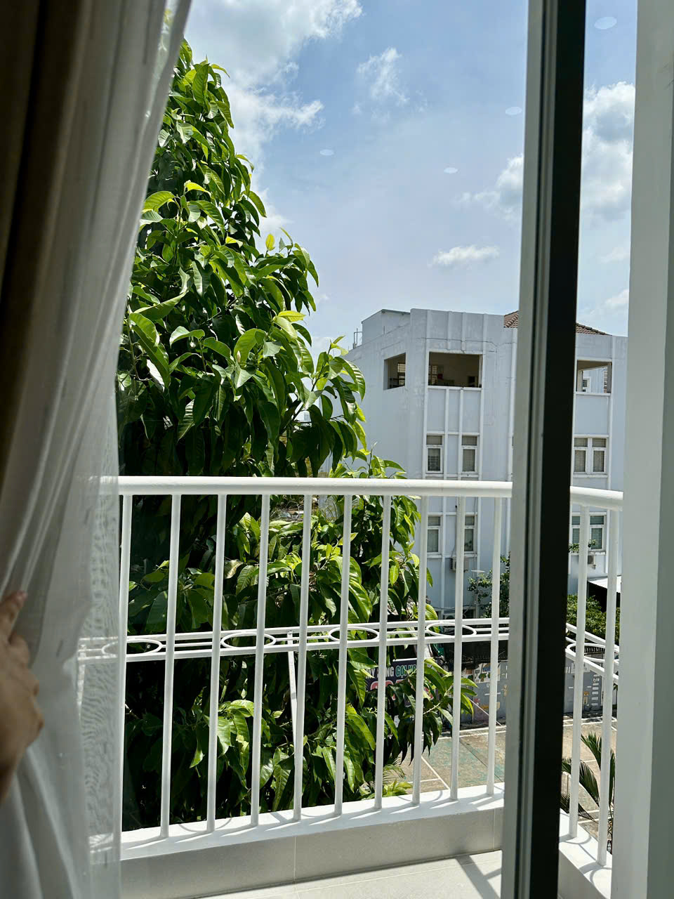 Bán căn hộ Hưng Vượng , phú mỹ hưng, quận 7. Diện tích: 78m, 2 phòng ngủ, 1 phòng làm việc, 2wc. Nội thất đầy đủ, nhà mới đẹp, sổ hồng. Gía chỉ: 4 tỷ 690. Liên hê: hotline Ngọc Thư xem nhà - 9592