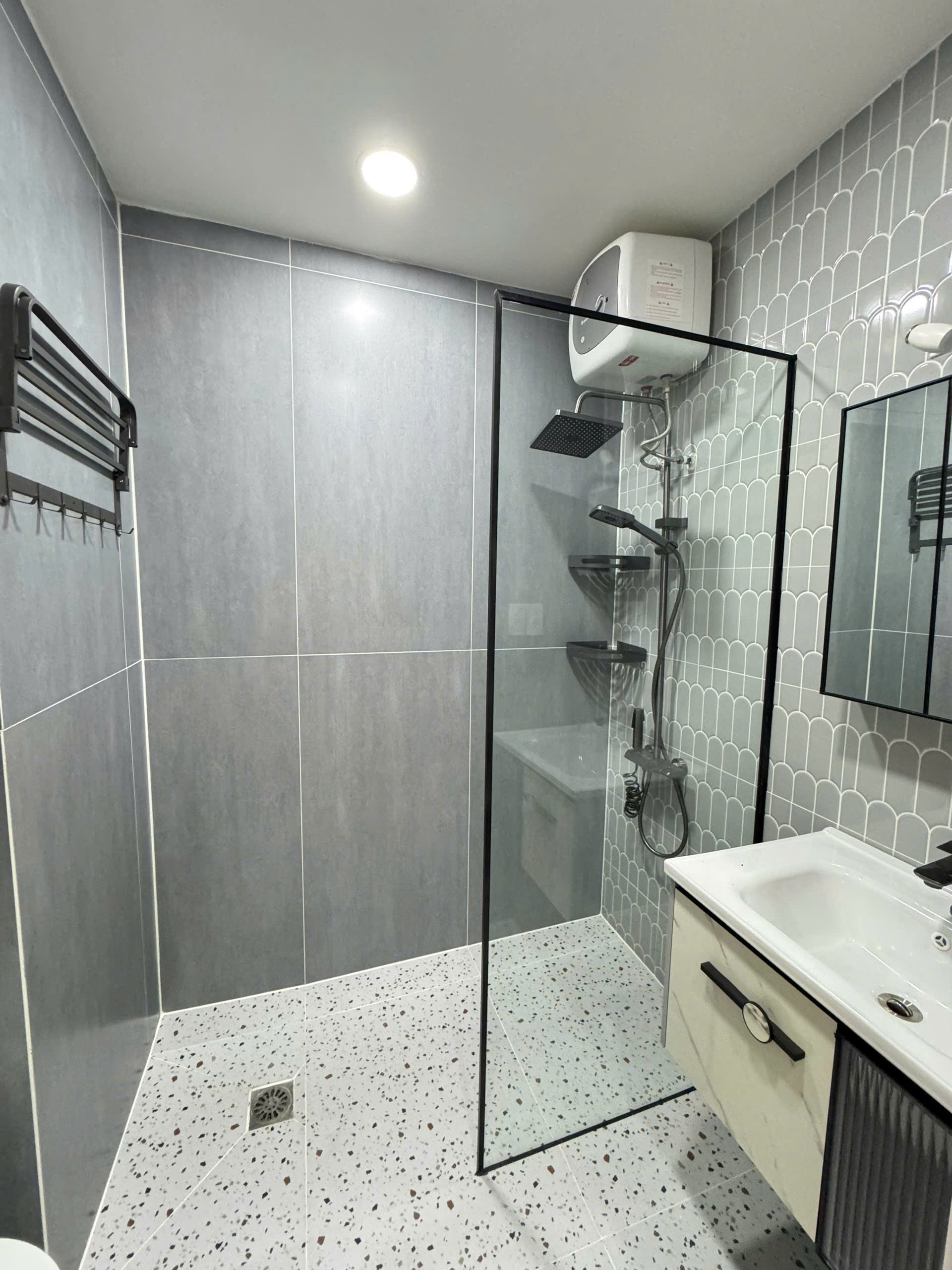 Bán căn hộ Sky Gradent phú mỹ hưng, quận 7. Diện tích: 80m, 3 phòng ngủ, 2wc. Nhà mới decor, nội thất cao cấp, sổ hồng, giá chỉ 5.8 tỷ. Liên hê: hotline Ngọc Thư xem nhà - 9606