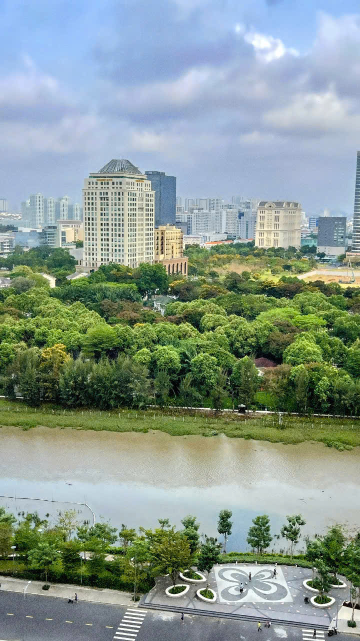 Bán căn hộ Midtown , phú mỹ hưng, quận 7. Diện tích: 81m, 2 phòng ngủ, 2wc, sổ hồng, nội thất đầy đủ, ô xe hầm. Gía bán nhanh: 8.2 tỷ. Qúy khách xem nhà liên hệ: hotline Ngọc Thư - 9628