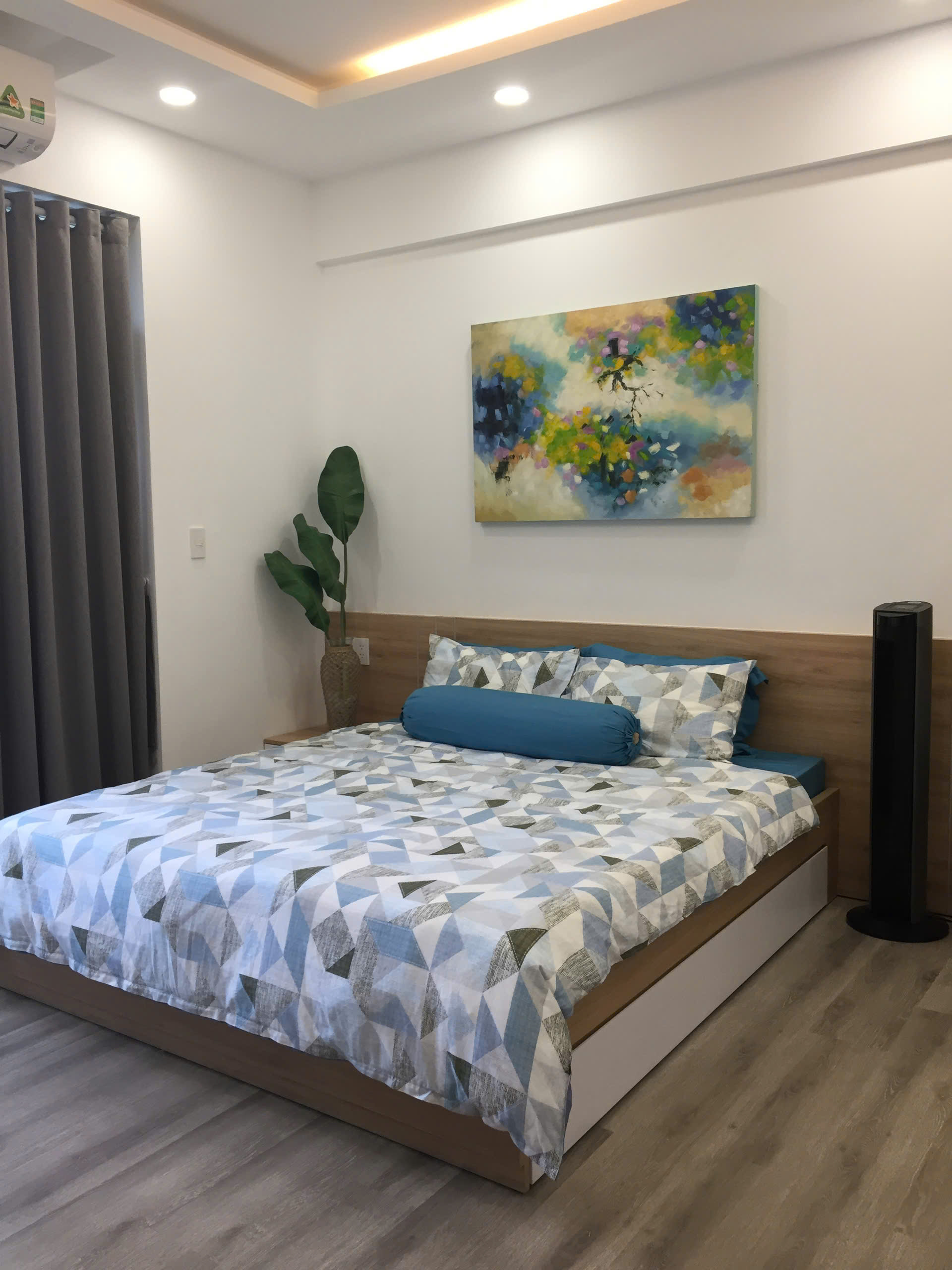 Cho thuê căn hộ Cảnh Viên, phú mỹ hưng, quận 7. Diện tích: 118m, 3 phòng ngủ, 2wc. Nội thất đầy đủ, giá chỉ 25tr/ tháng. Anh chị xem nhà liên hệ: hotline Ngọc Thư - 9640