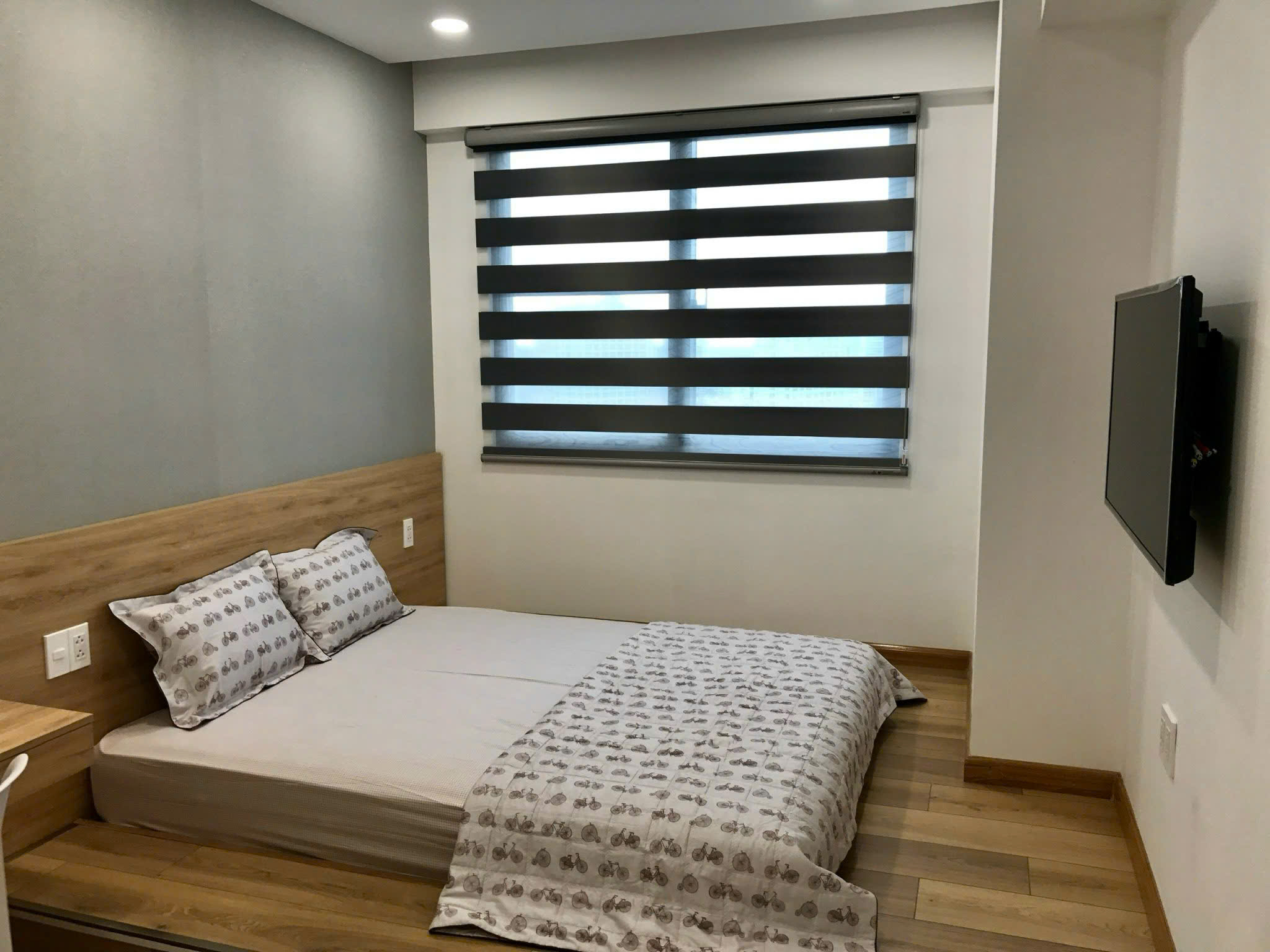 Cho thuê căn hộ Green valley phú mỹ hưng, diện tích: 98 m, 2 phòng, 2wc. Nội thất đầy đủ, có ô xe hầm miễn phí, giá chỉ 22 tr/ tháng. Anh chị xem nhà liên hệ: hotline Ngọc Thư - 9692